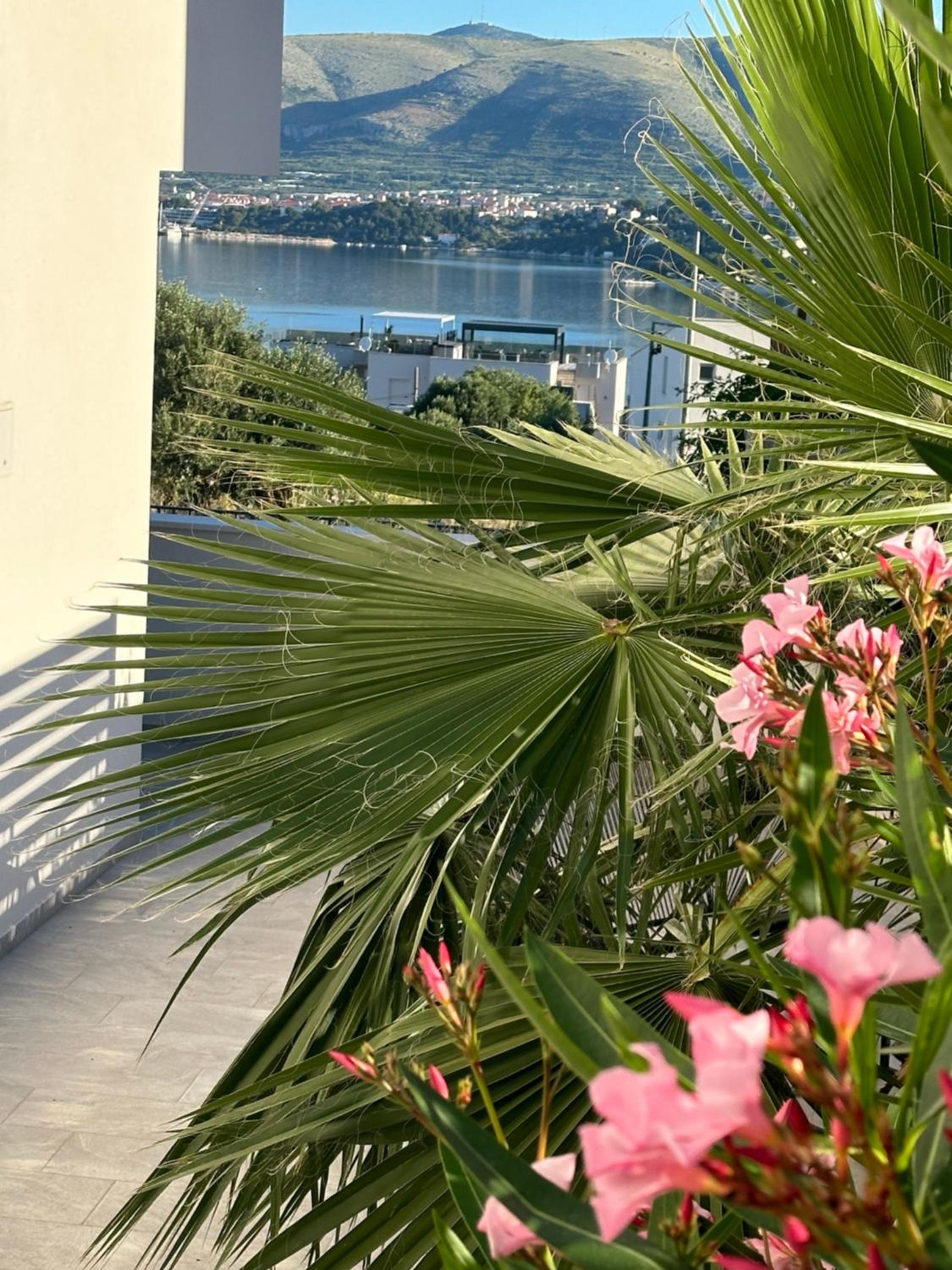 Luxury Apartment PalmView mit Whirlpool und Terrasse