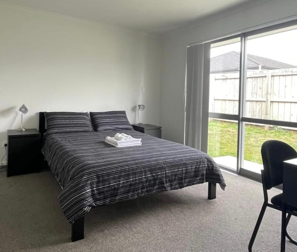 RobbieSunny Room