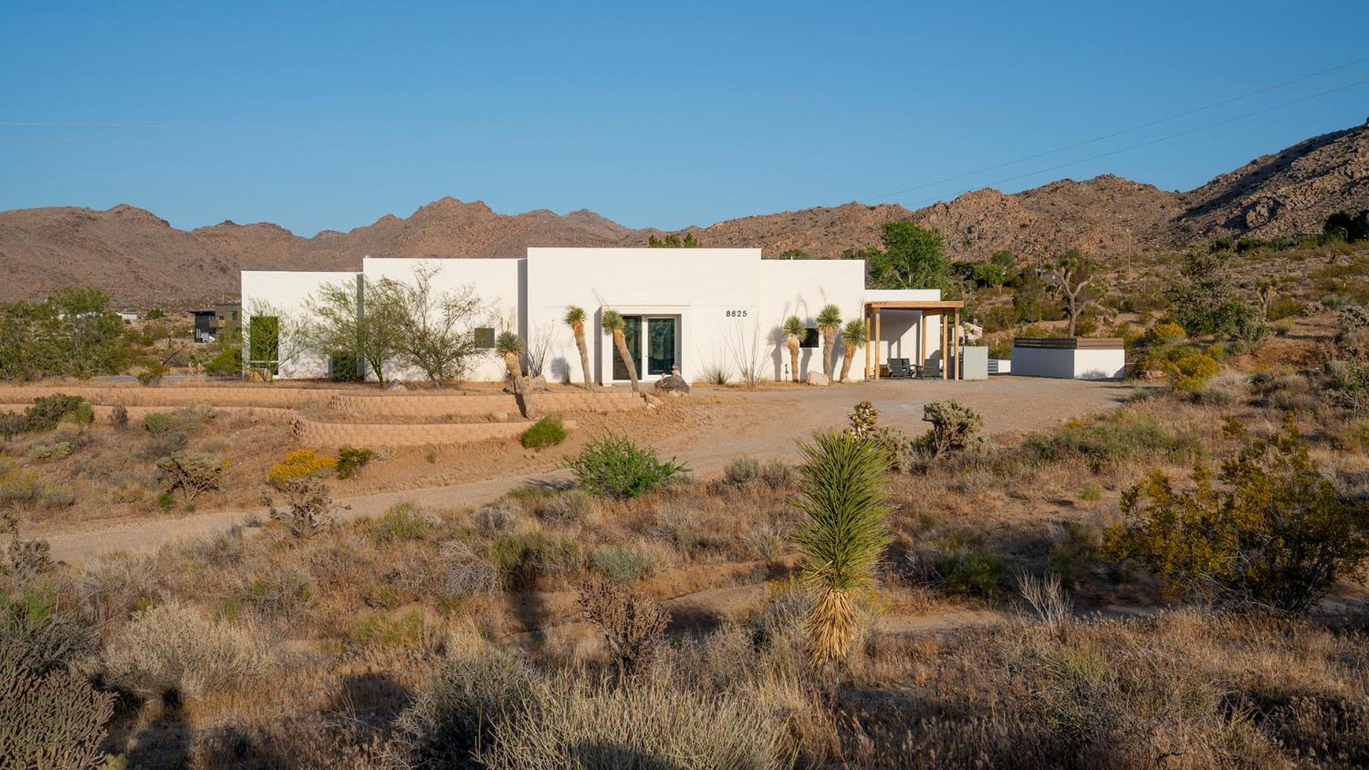 Hotel Desert Serenity near Joshua Tree park entrance - Image 1