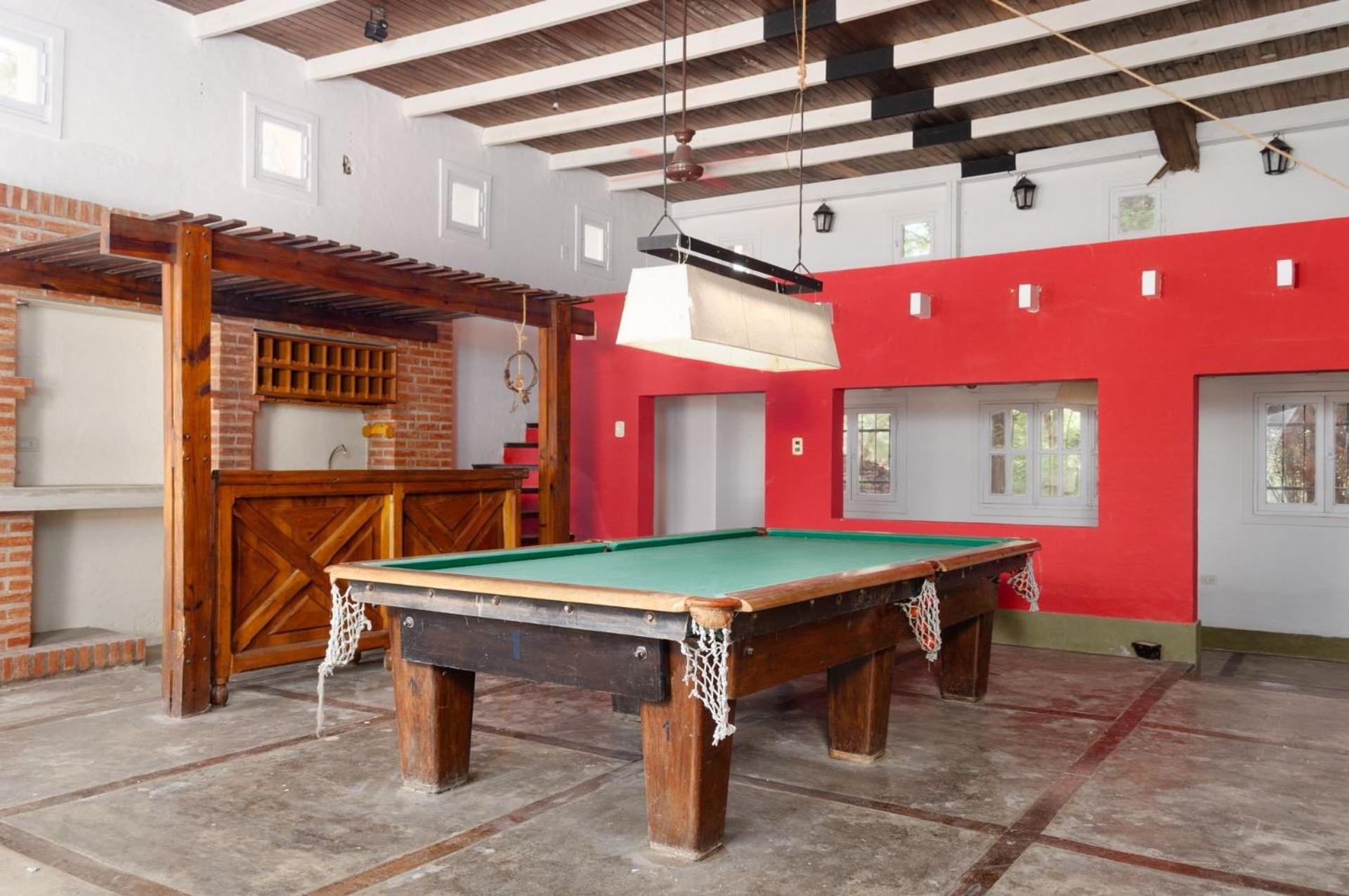 Vacation House with Pool and Recreational Space