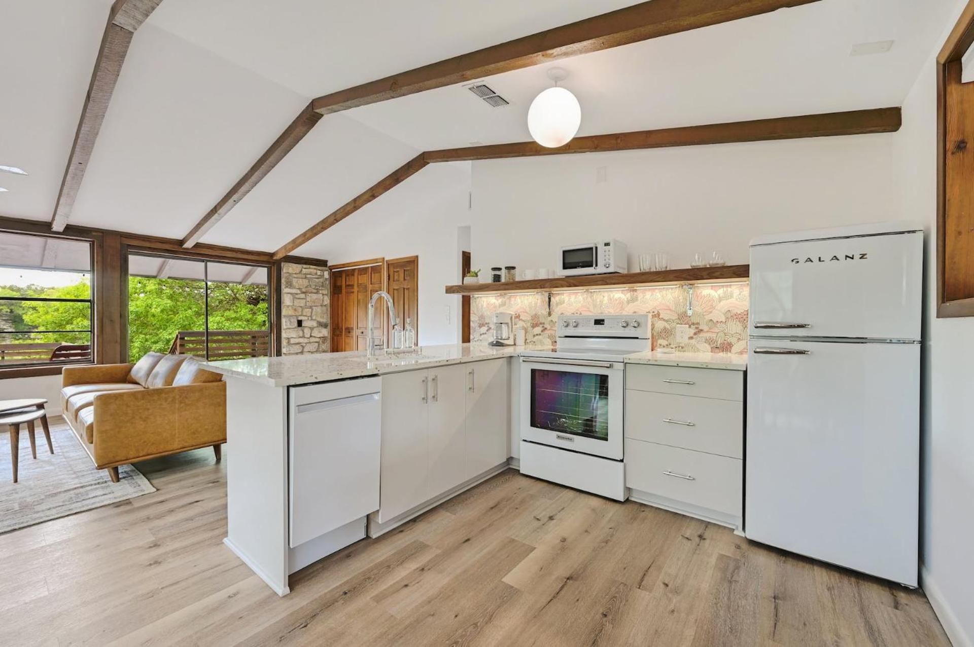 Hideout Cabin - private retreat just 15 mins from Wimberley! - Property Image 24