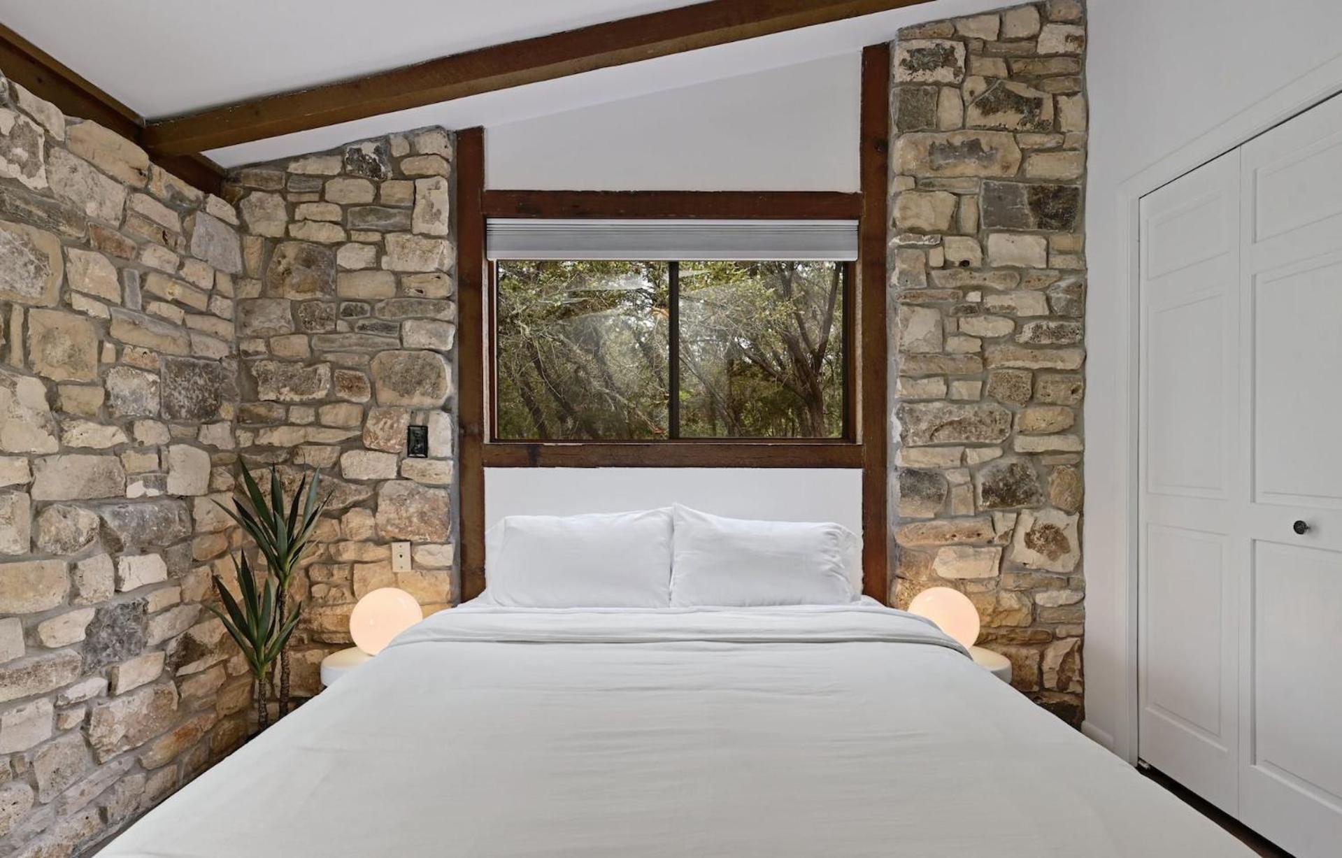 Hideout Cabin - private retreat just 15 mins from Wimberley! - Property Image 12