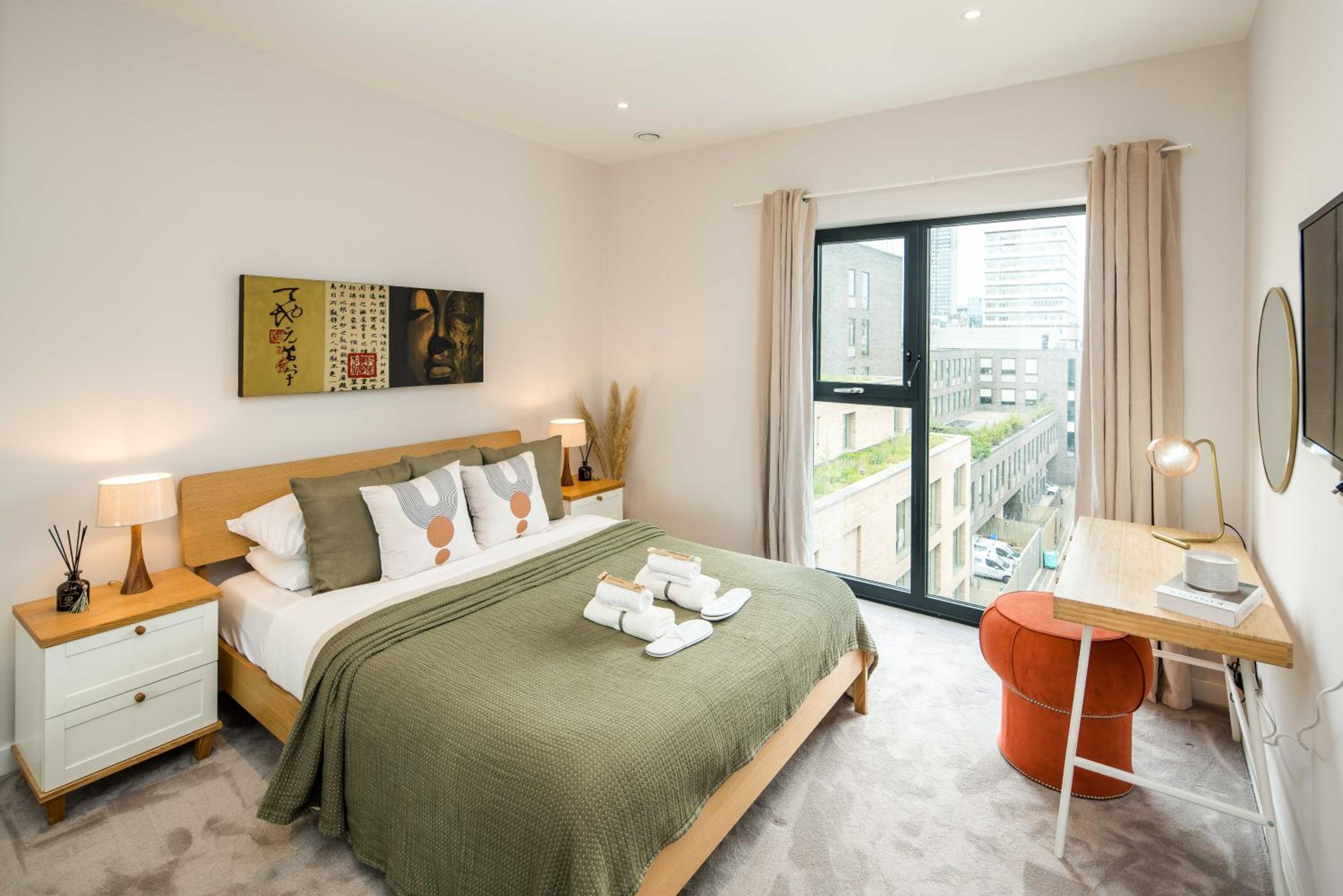16 minutes Walk To London Eye, Shard View and Balcony