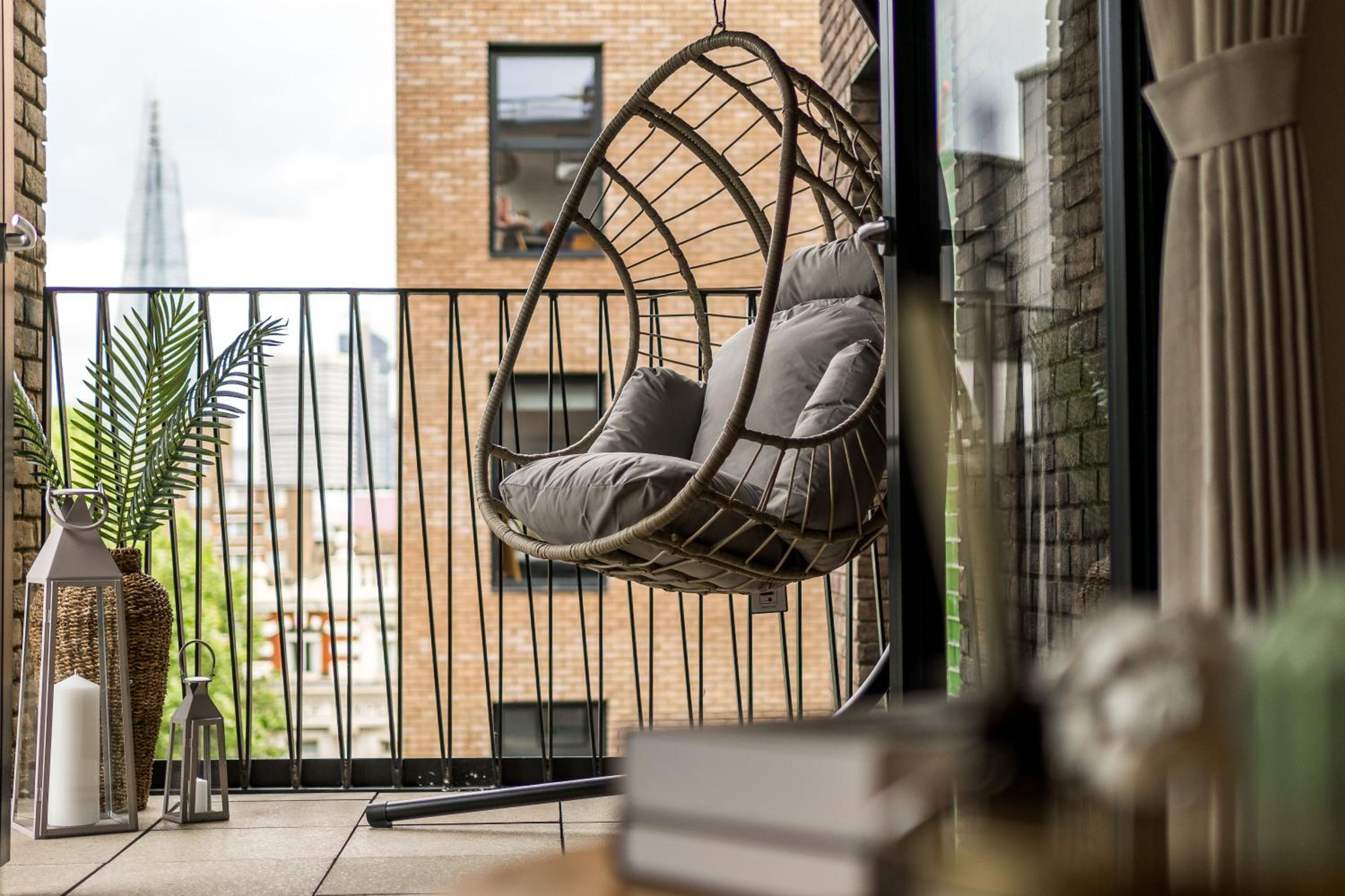 16 minutes Walk To London Eye, Shard View and Balcony