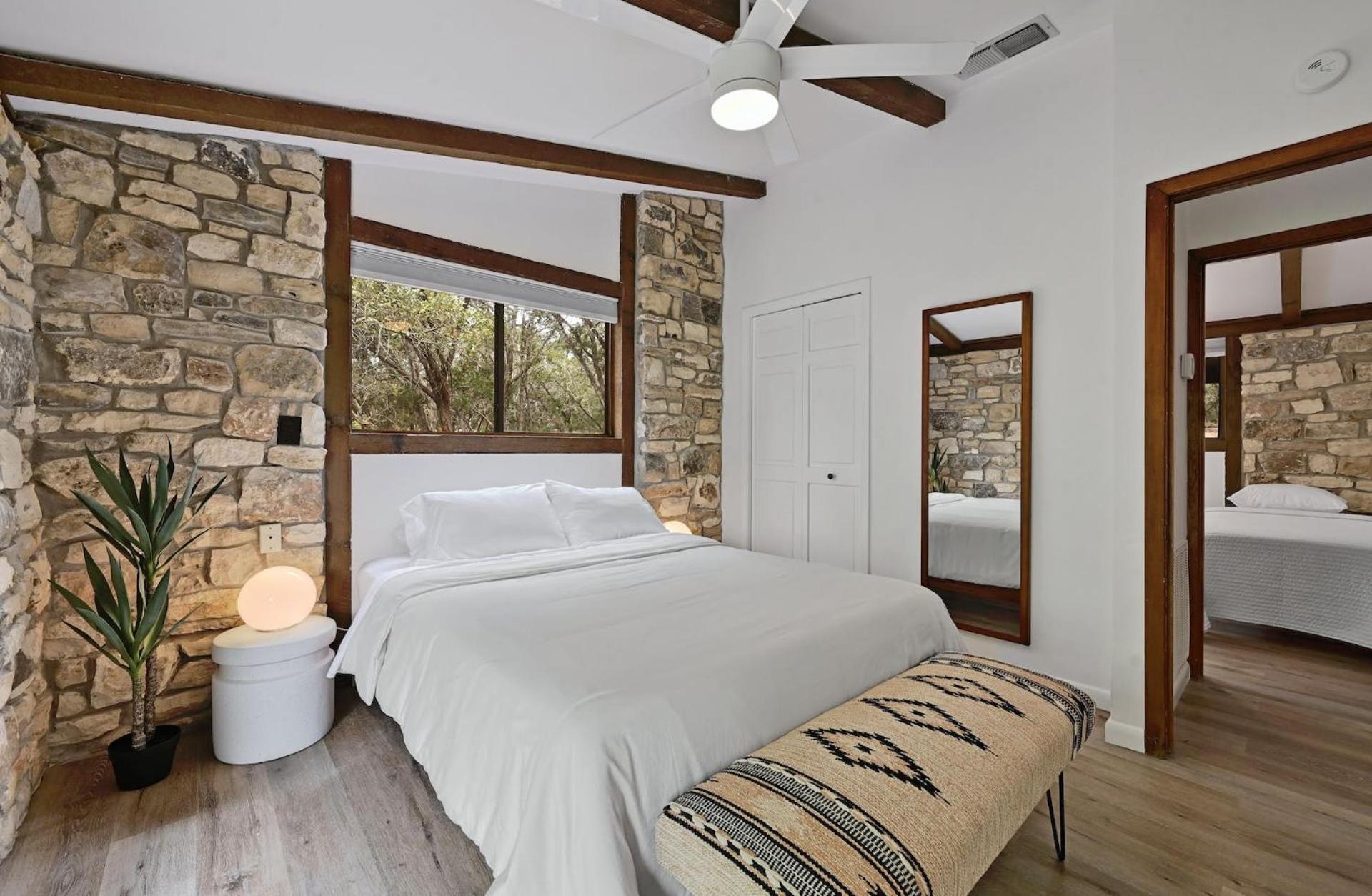 Hideout Cabin - private retreat just 15 mins from Wimberley! - Property Image 11