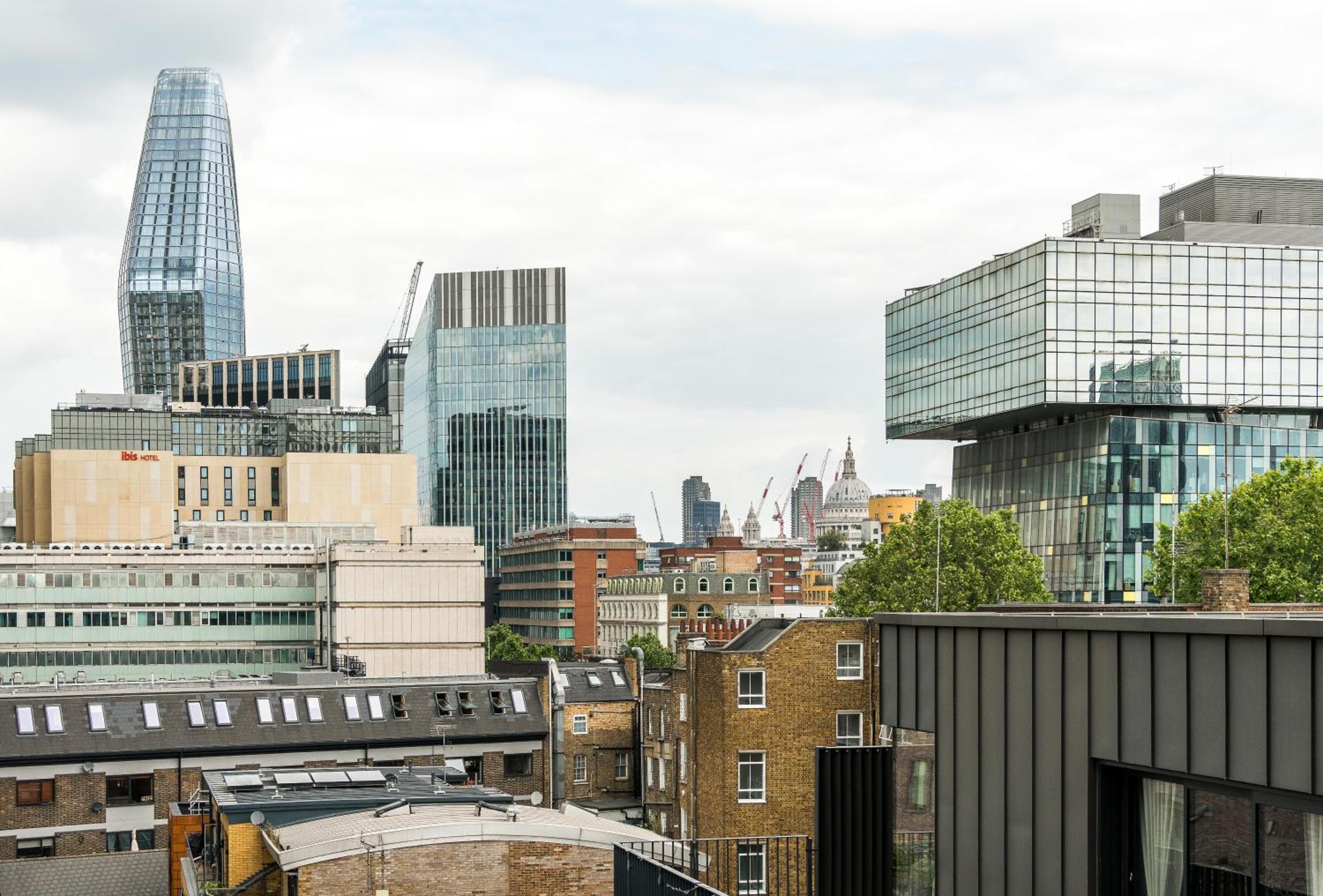 16 minutes Walk To London Eye, Shard View and Balcony