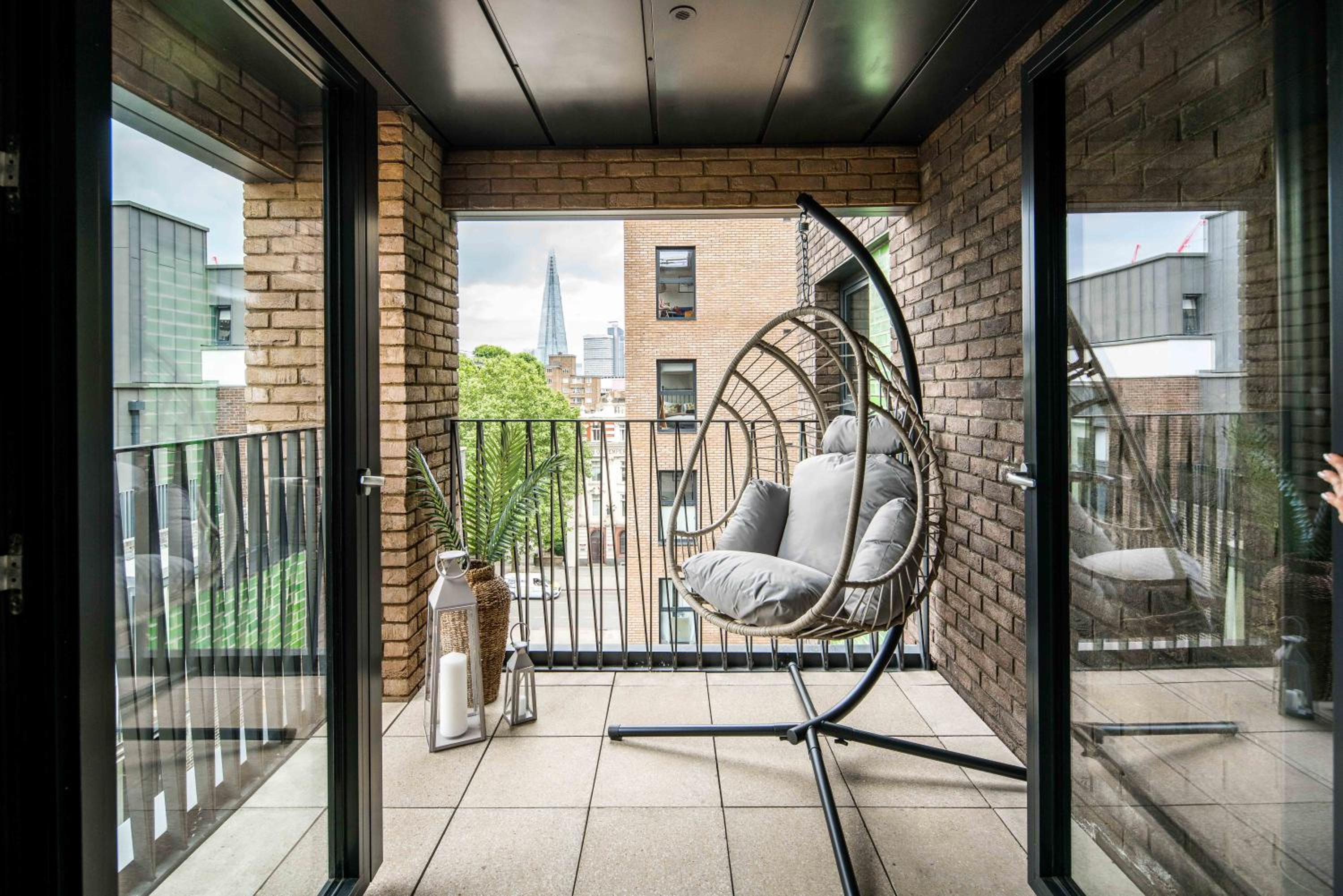 16 minutes Walk To London Eye, Shard View and Balcony