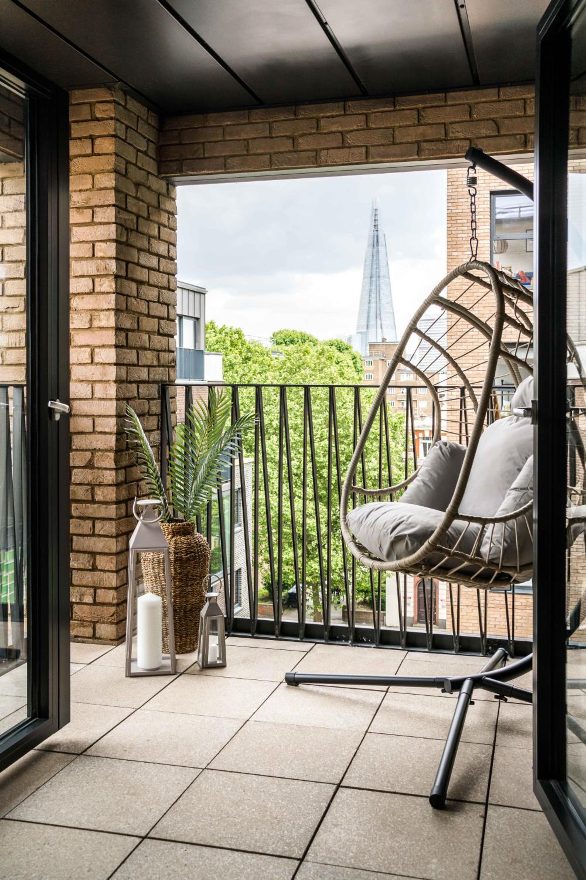 16 minutes Walk To London Eye, Shard View and Balcony