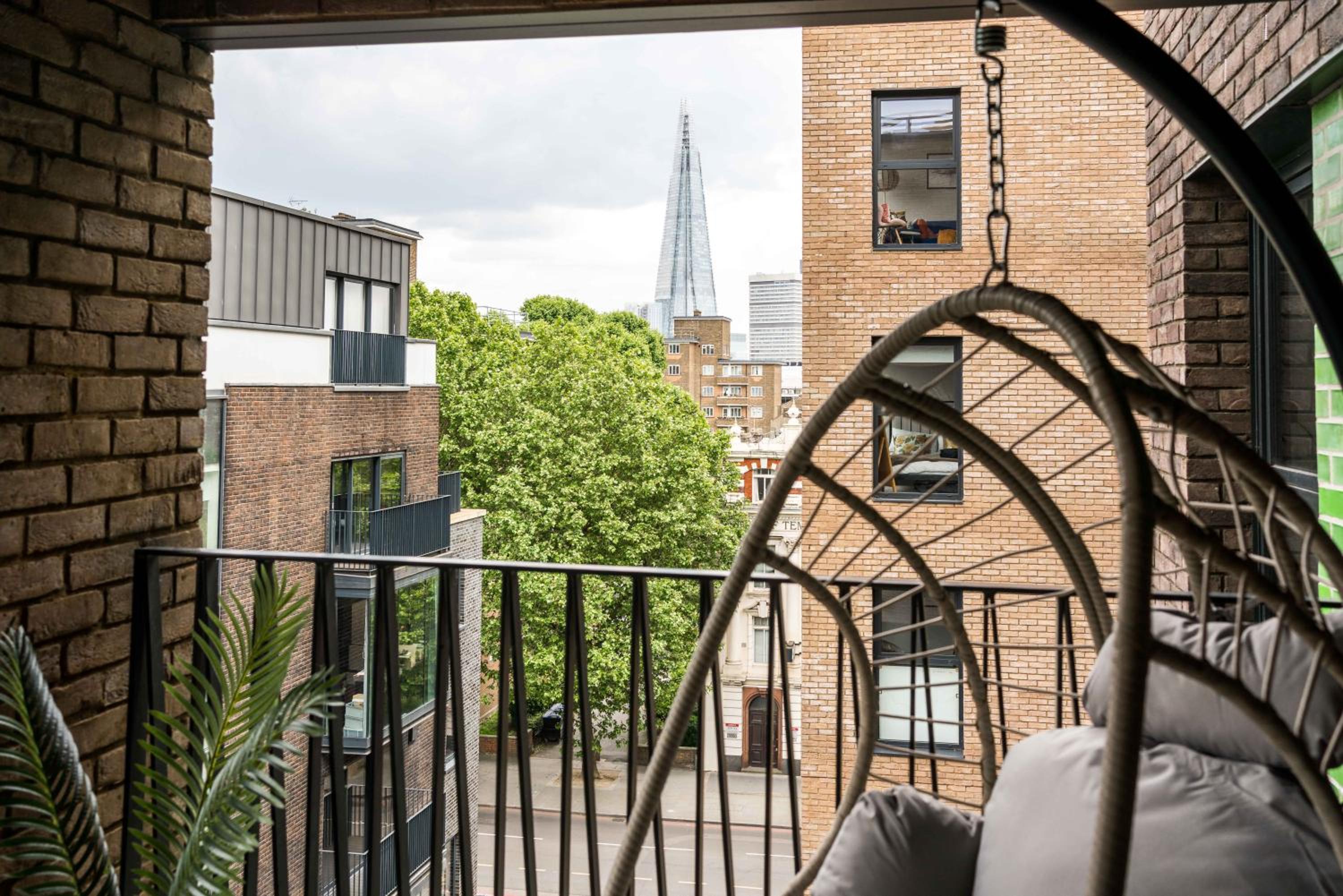 16 minutes Walk To London Eye, Shard View and Balcony