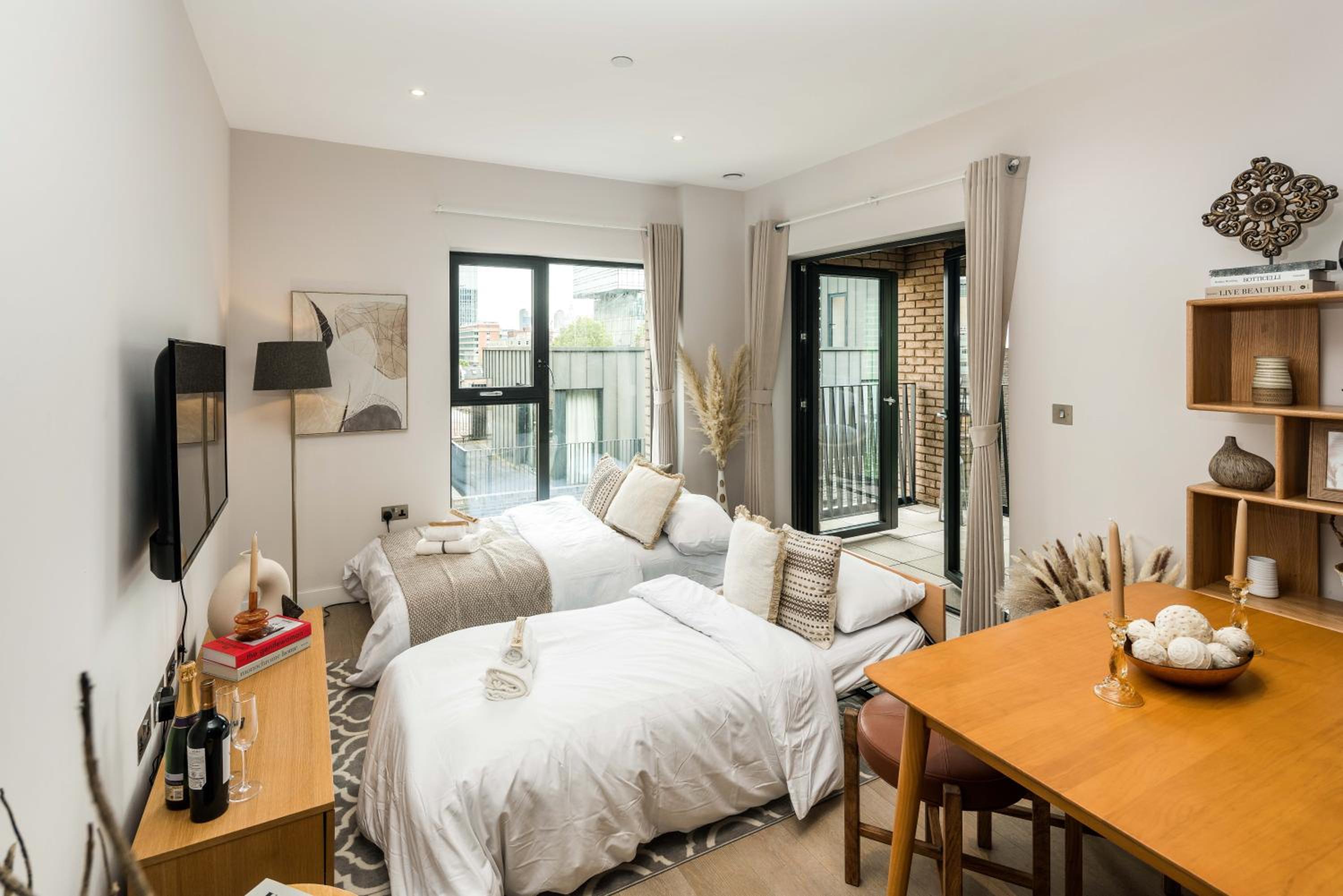 16 minutes Walk To London Eye, Shard View and Balcony