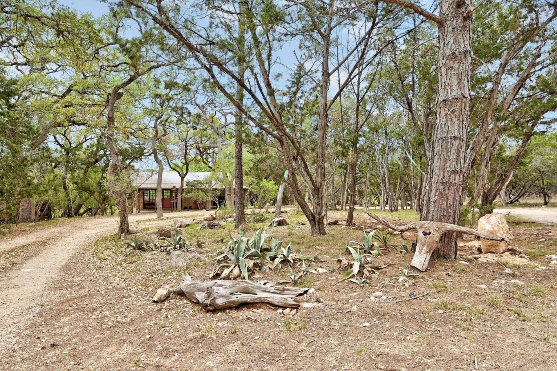Hideout Cabin - private retreat just 15 mins from Wimberley! - Property Image 6