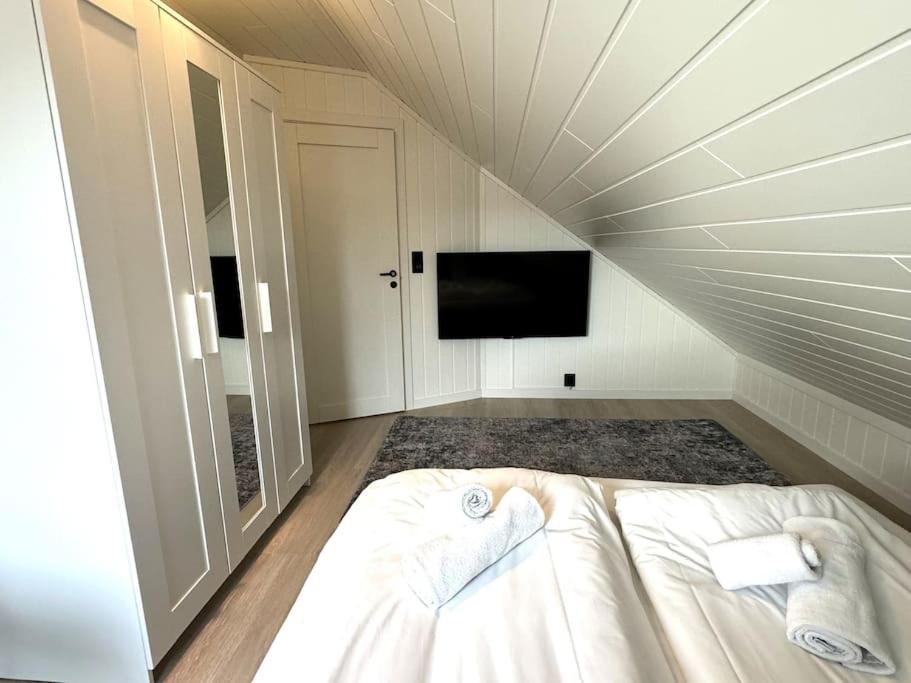 HB8-2 moderne leilighet med fri parkering view 3