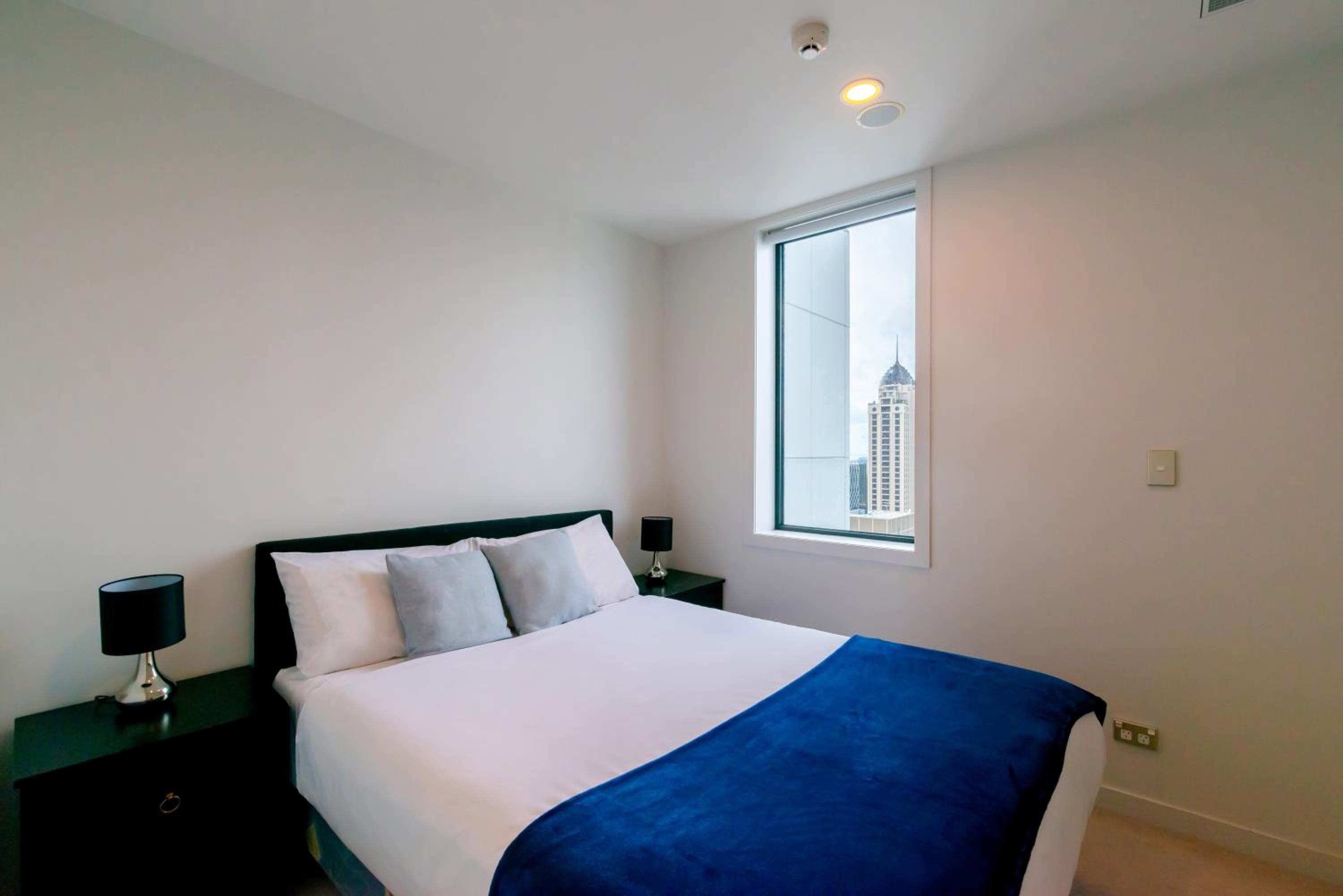 Gorgeous High Floor Skytower view 2 Bedroom Apartment in Auckland CBD view 5