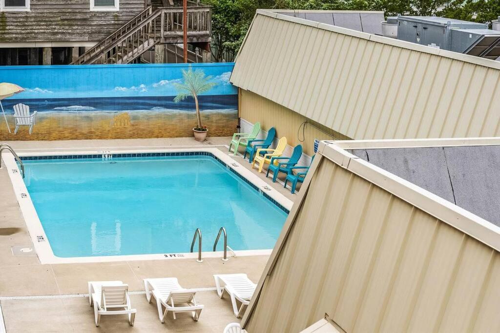 Updated Charming Studio,Steps to Beach,Outdoor Pool view 4