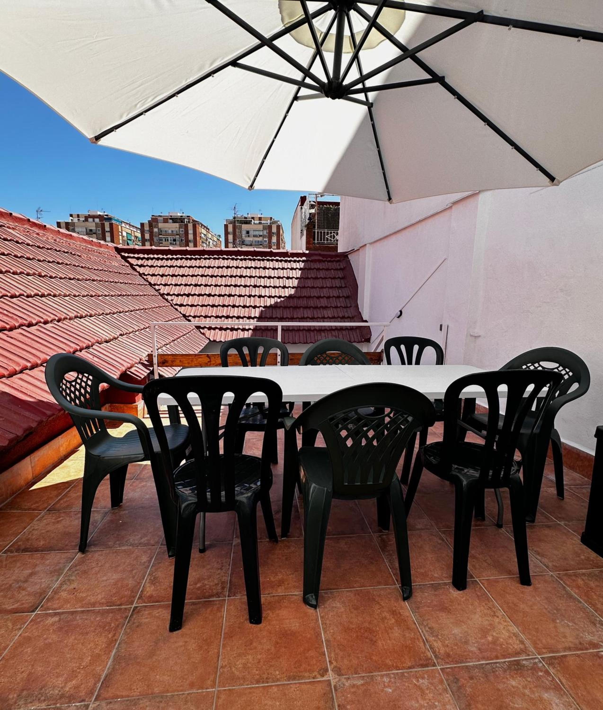Apartamento céntrico con patio privado y terraza ideal para grupos