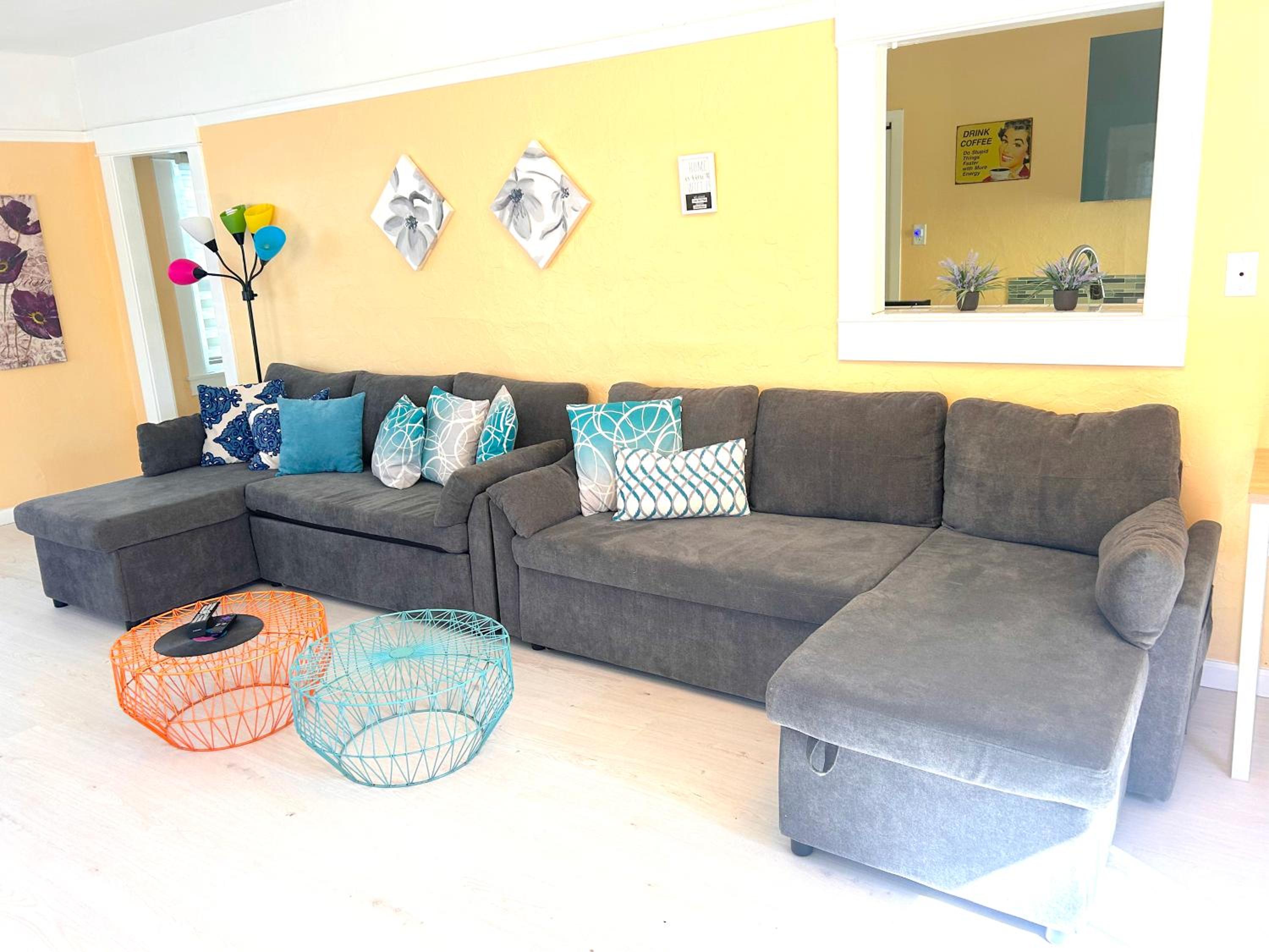 CasaViva Pacifica - 2BR Sleeps 10 with Firepit, BBQ & Shared Yard - Walk to Hillcrest Fun, Near Zoo, Balboa Park & Beaches view 3