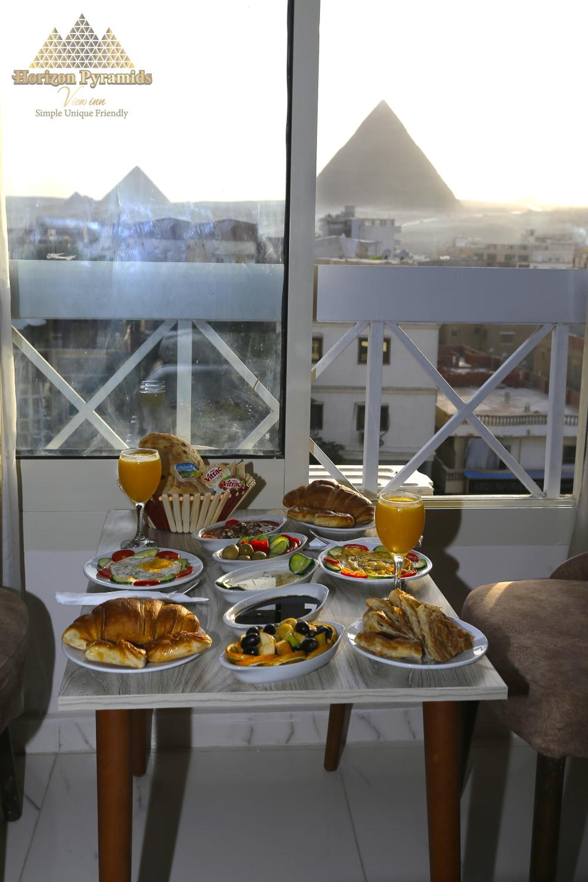 Horizon Pyramids View inn