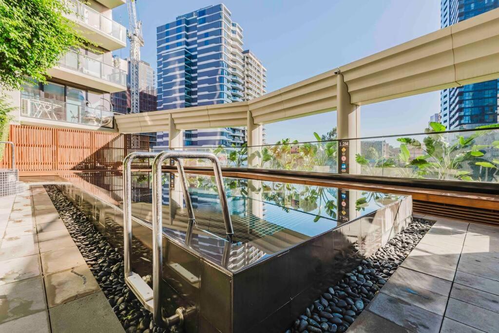 Resort lifestyle urban apt - pool, gym, sauna