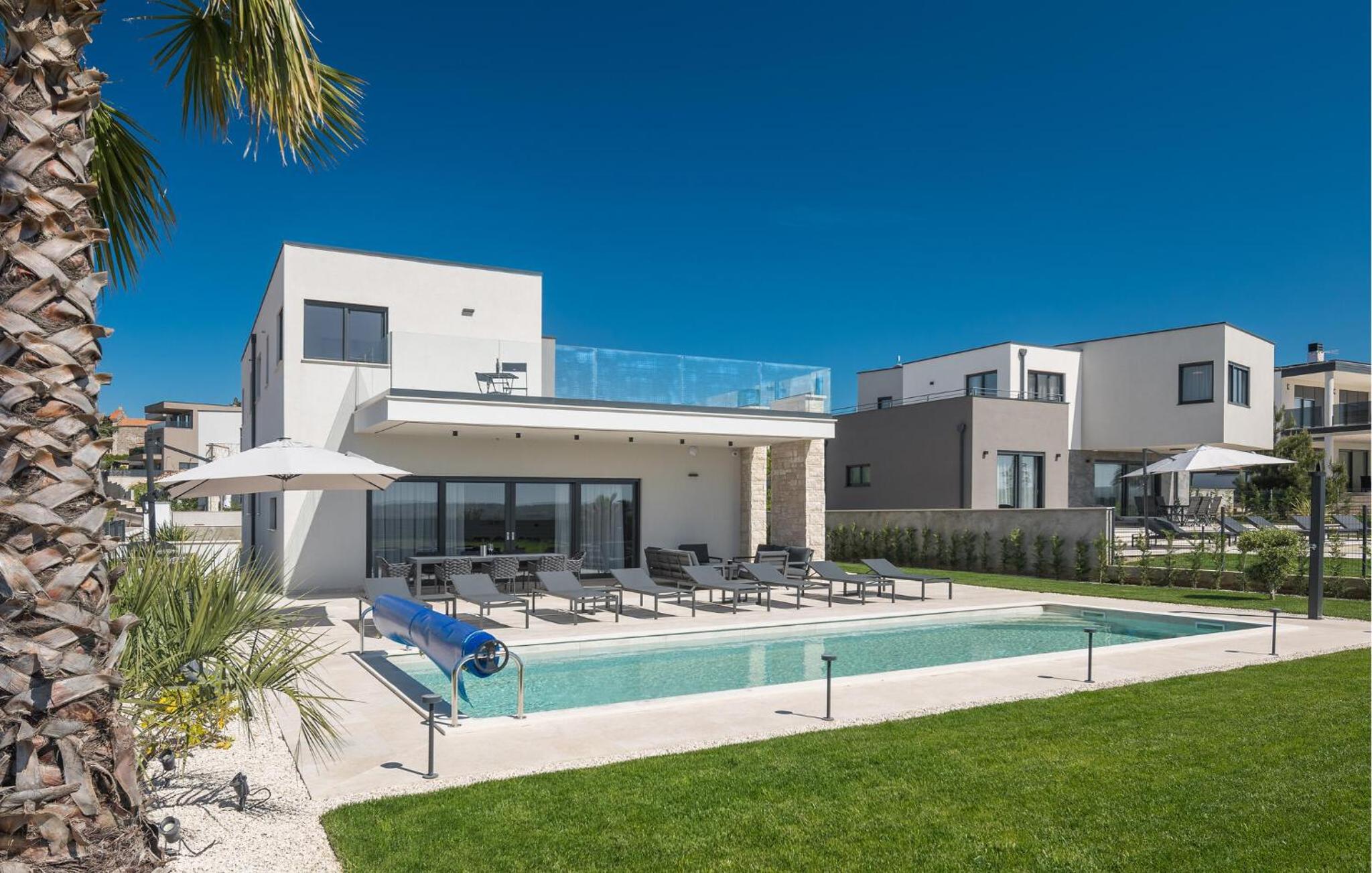 Beautiful Home In Tar view 2
