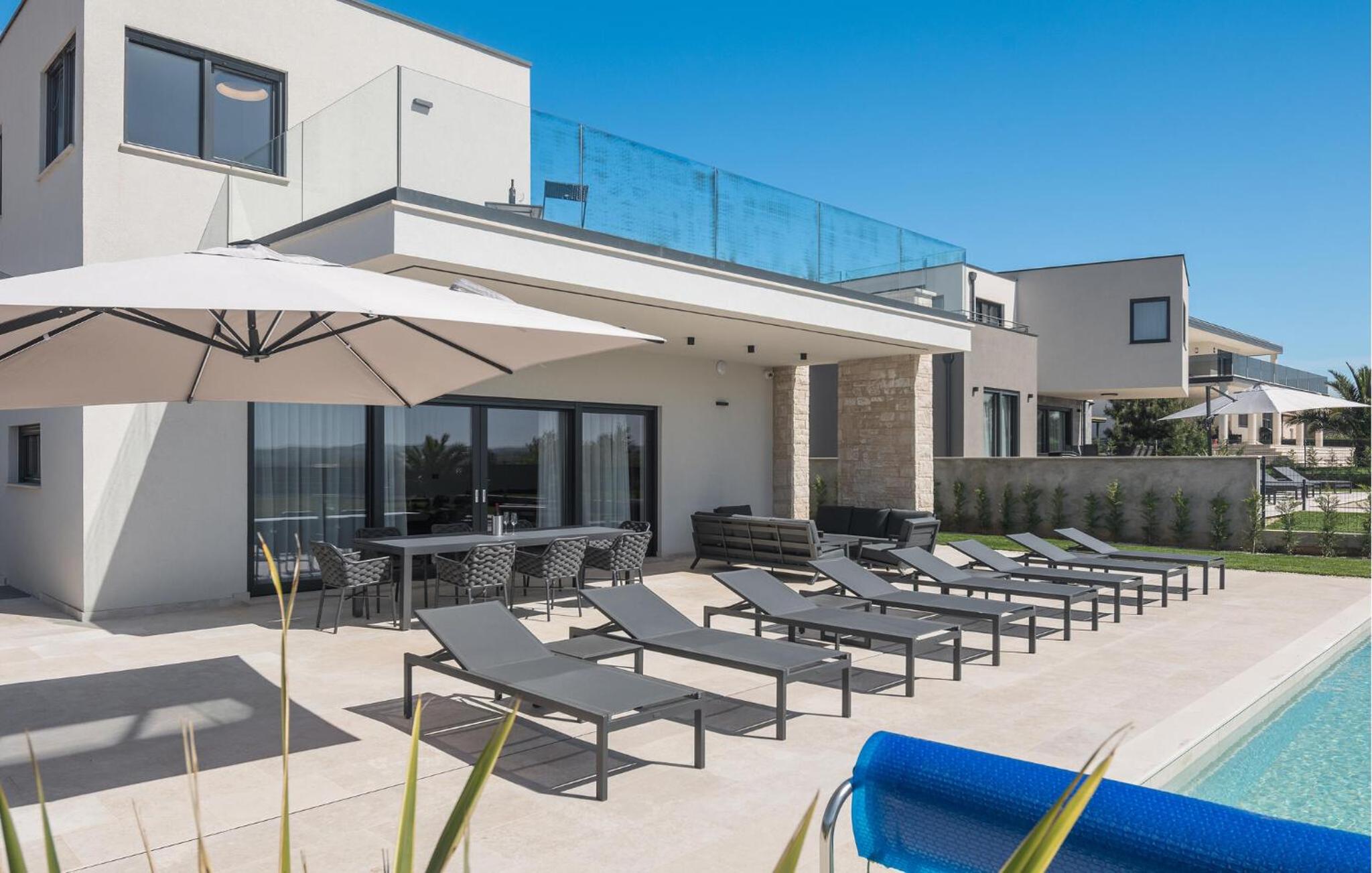 Beautiful Home In Tar view 3