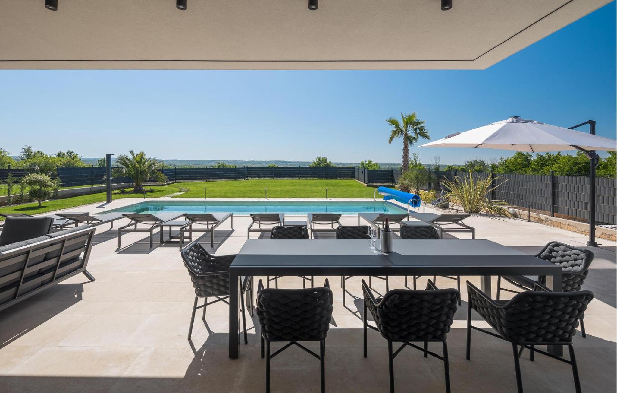 Beautiful Home In Tar view 4