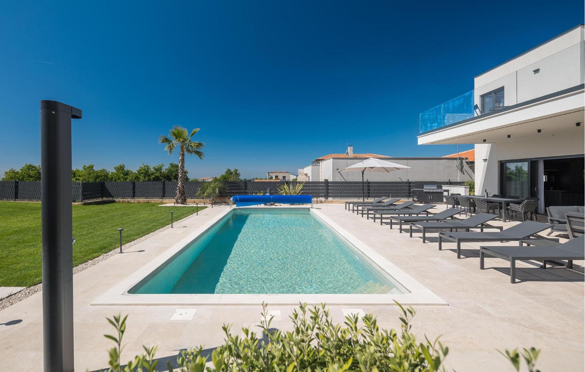 Beautiful Home In Tar view 5