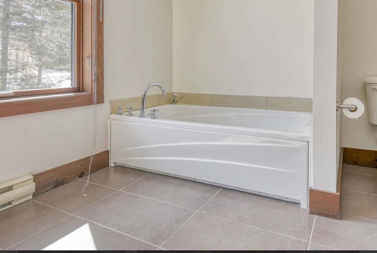 Tremblant Naturo-Spa, LAC, PISCINE, TENNIS, GYM