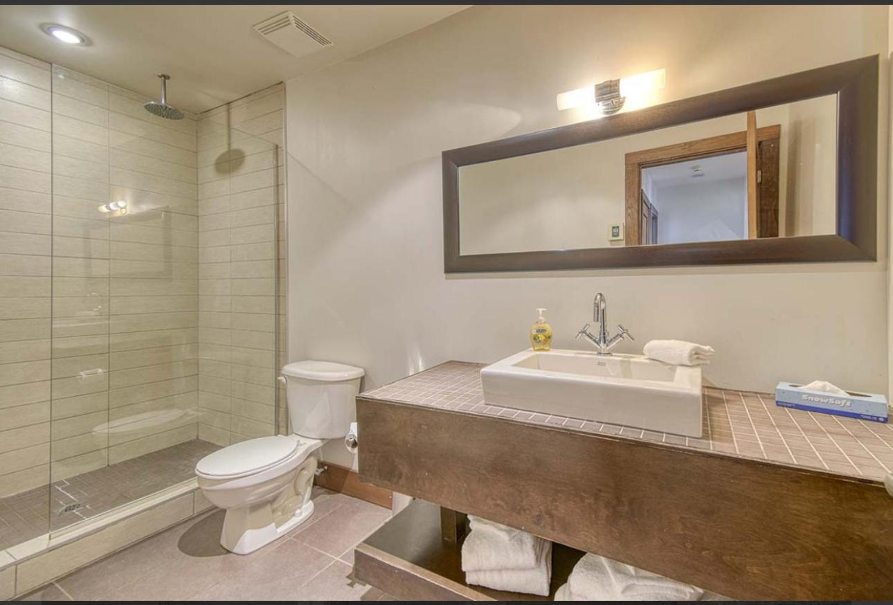 Tremblant Naturo-Spa, LAC, PISCINE, TENNIS, GYM