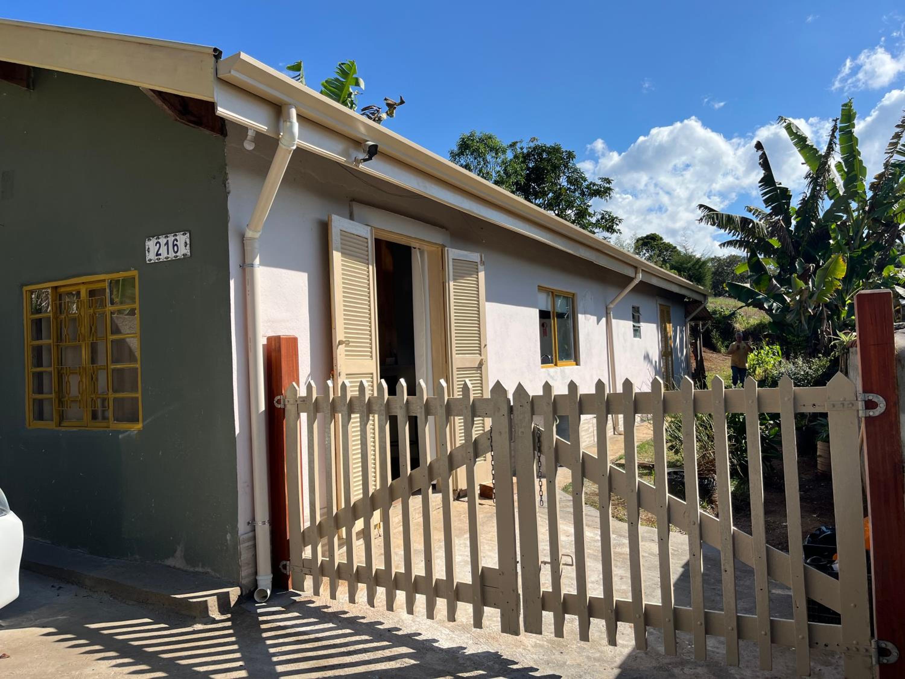 Casa amarela , perto do centro de Sto Antônio do Pinhal