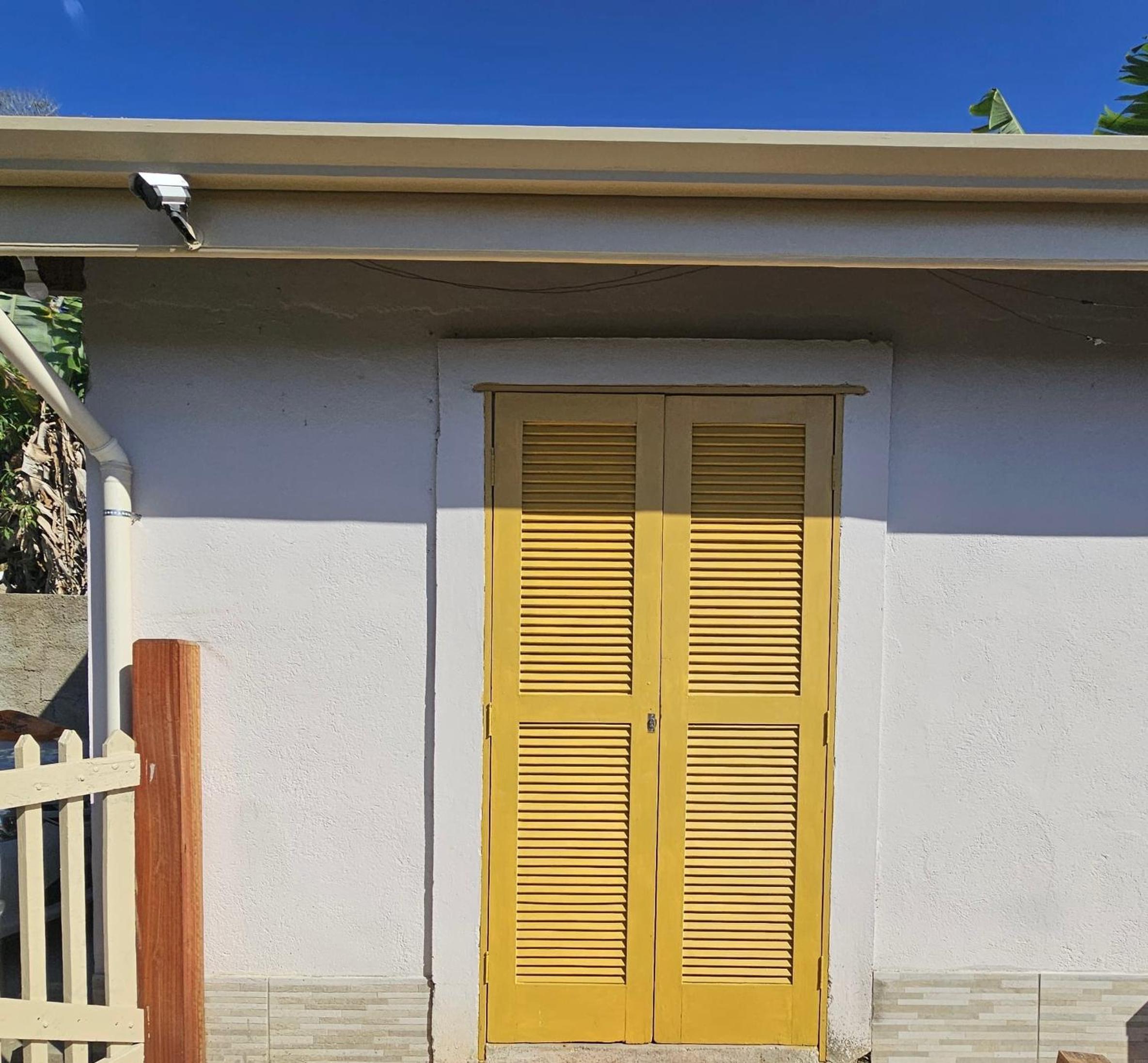Casa amarela , perto do centro de Sto Antônio do Pinhal