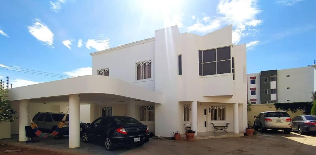 Beautiful and Comfortable House in Secure Villa view 2