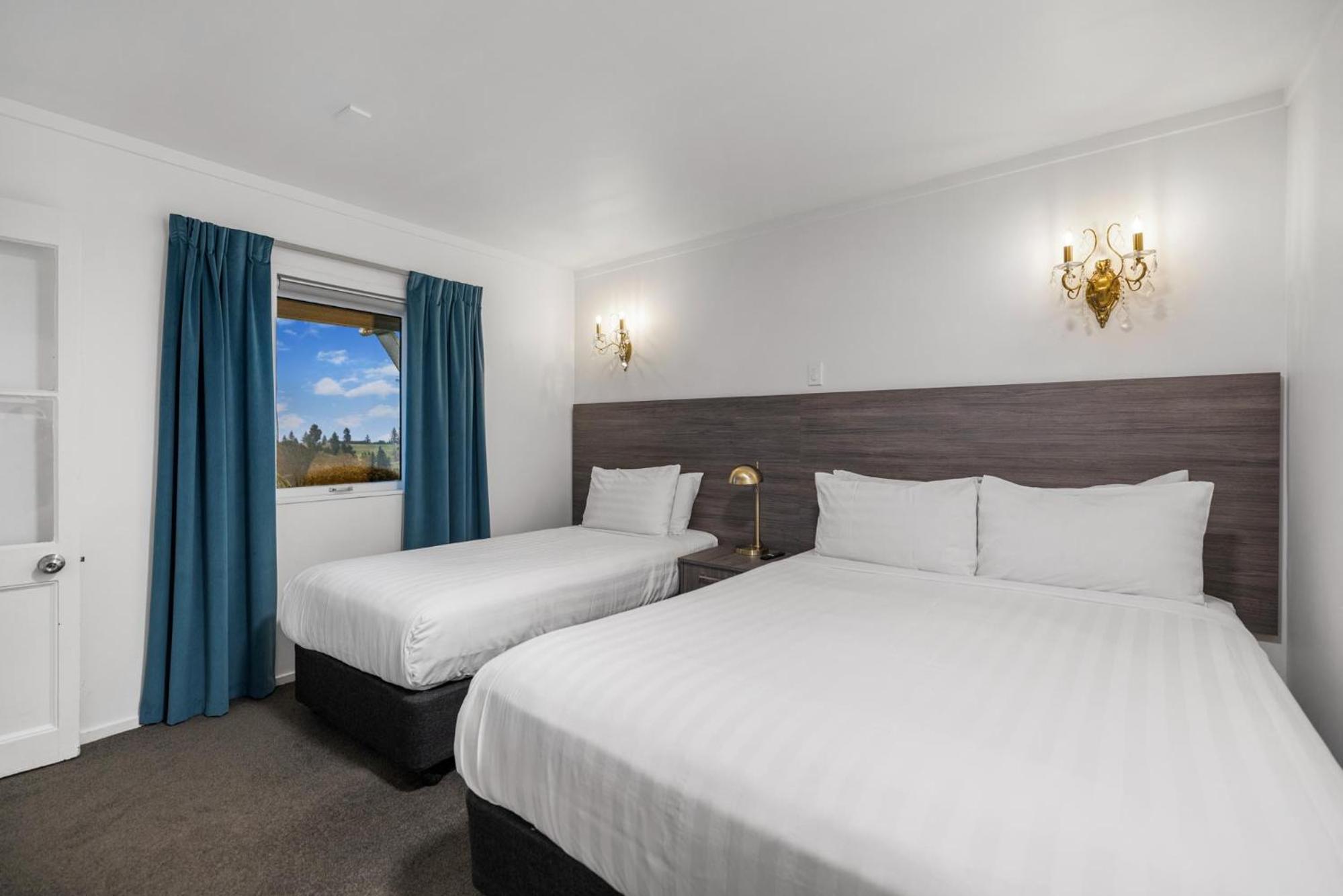 Lakeview Colonial Motel
