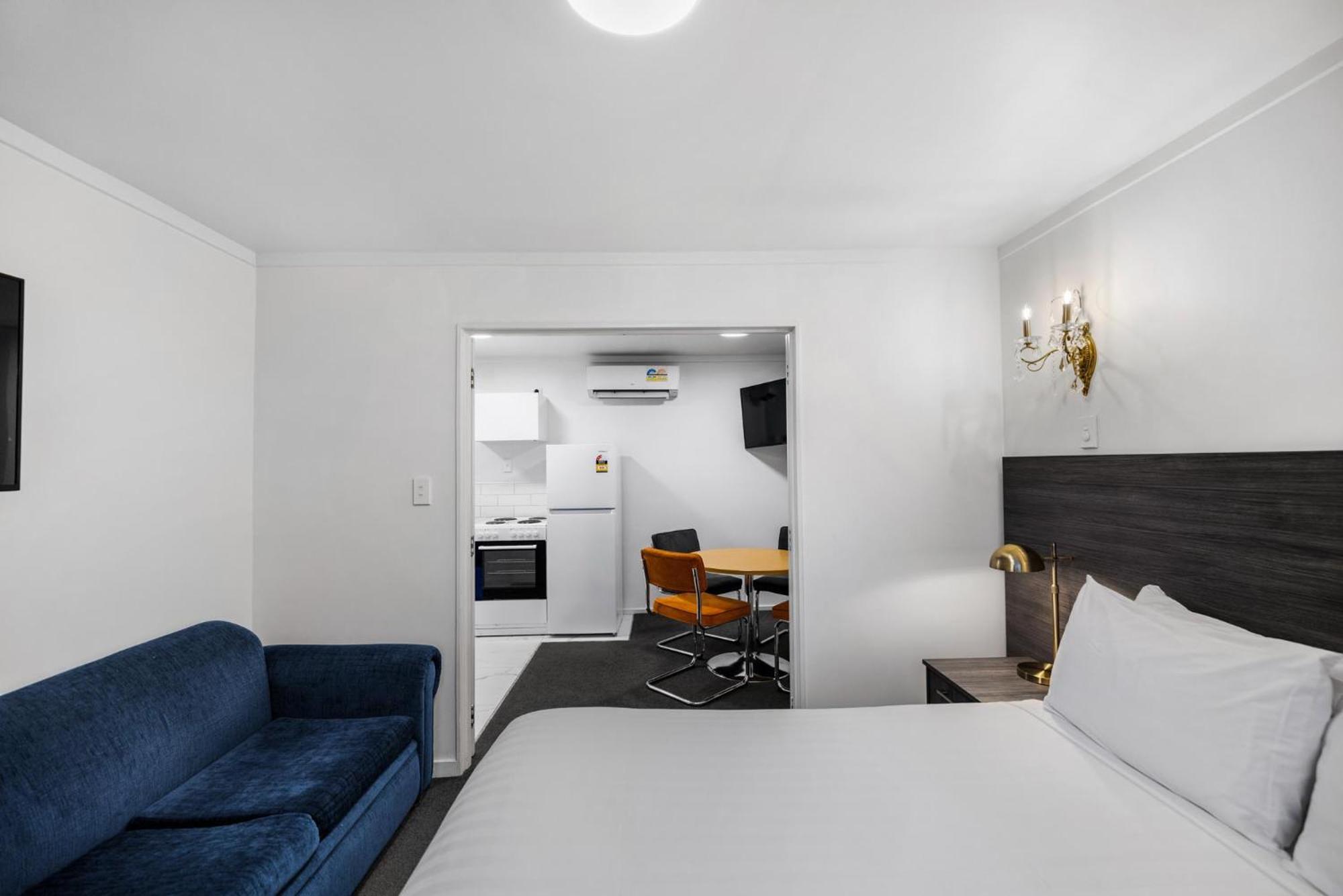 Lakeview Colonial Motel