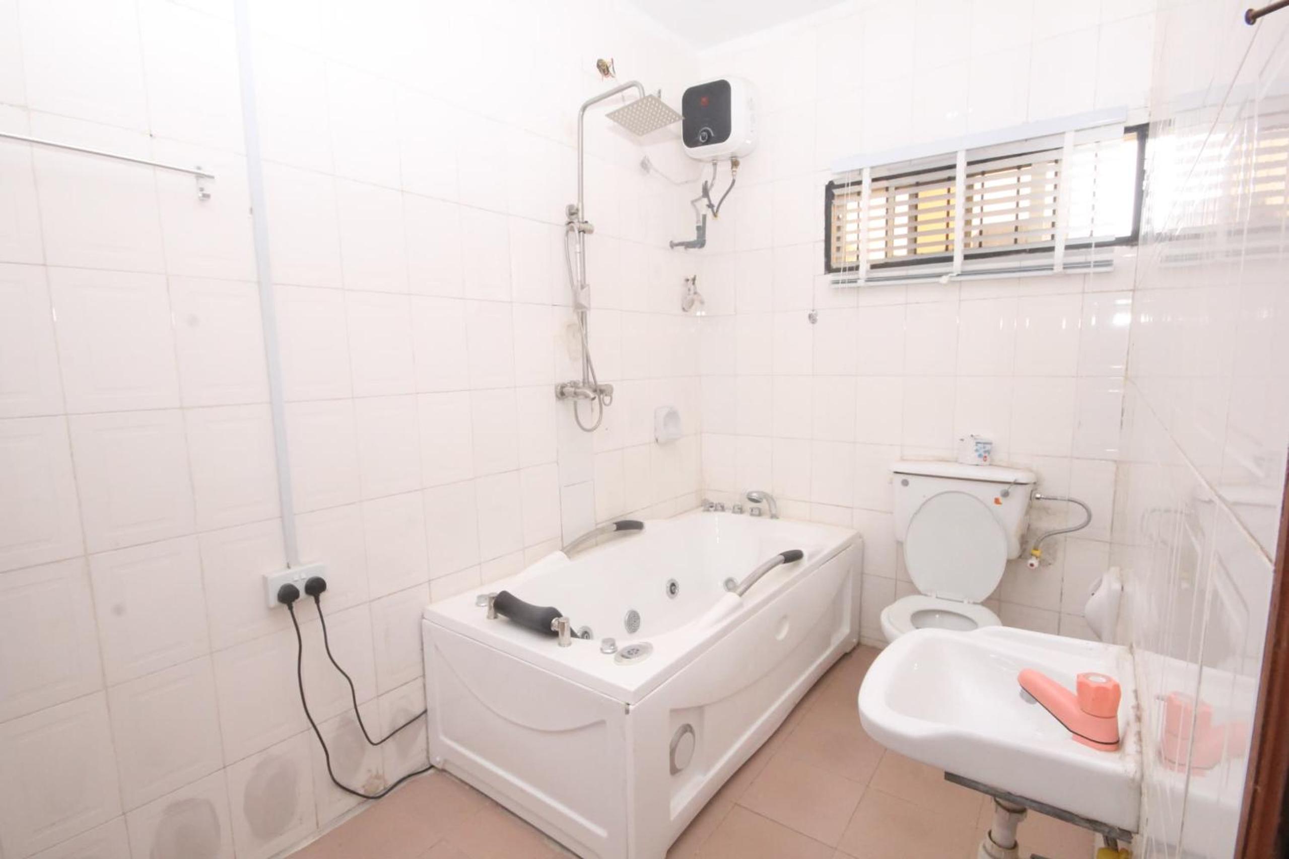 White House Service Apartment