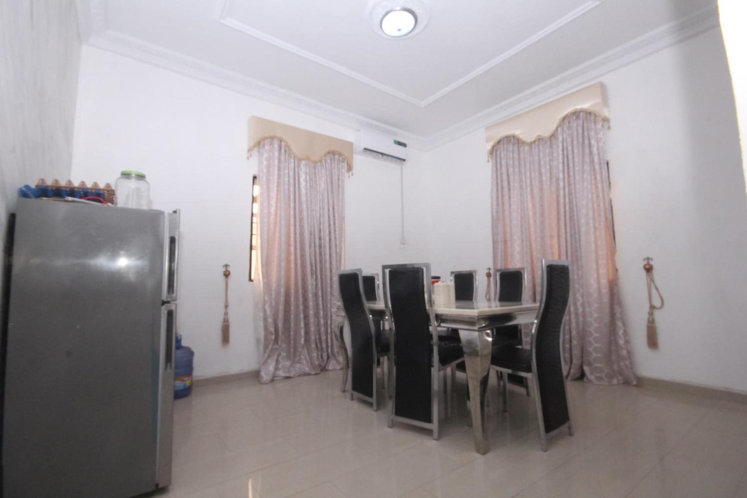 White House Service Apartment