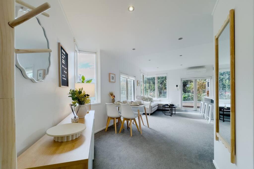 Prime Location with Stunning Harbour Bridge View view 3
