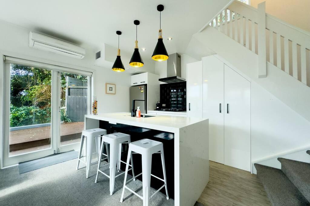 Prime Location with Stunning Harbour Bridge View view 4