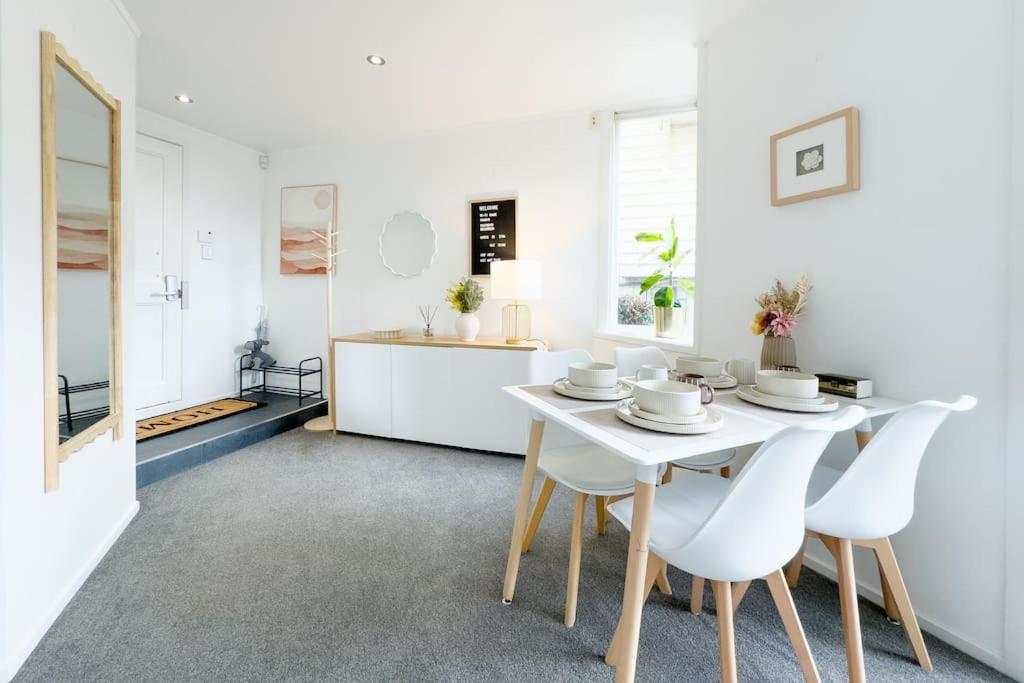 Prime Location with Stunning Harbour Bridge View view 5
