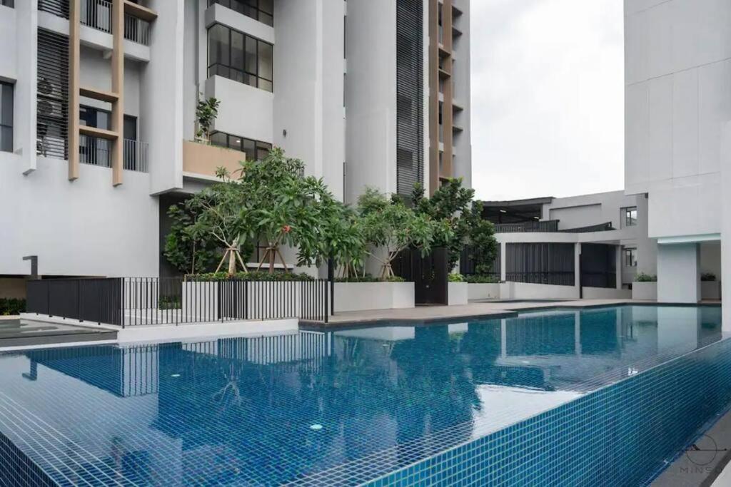 Sky Trees Bukit Indah netflix and wifi