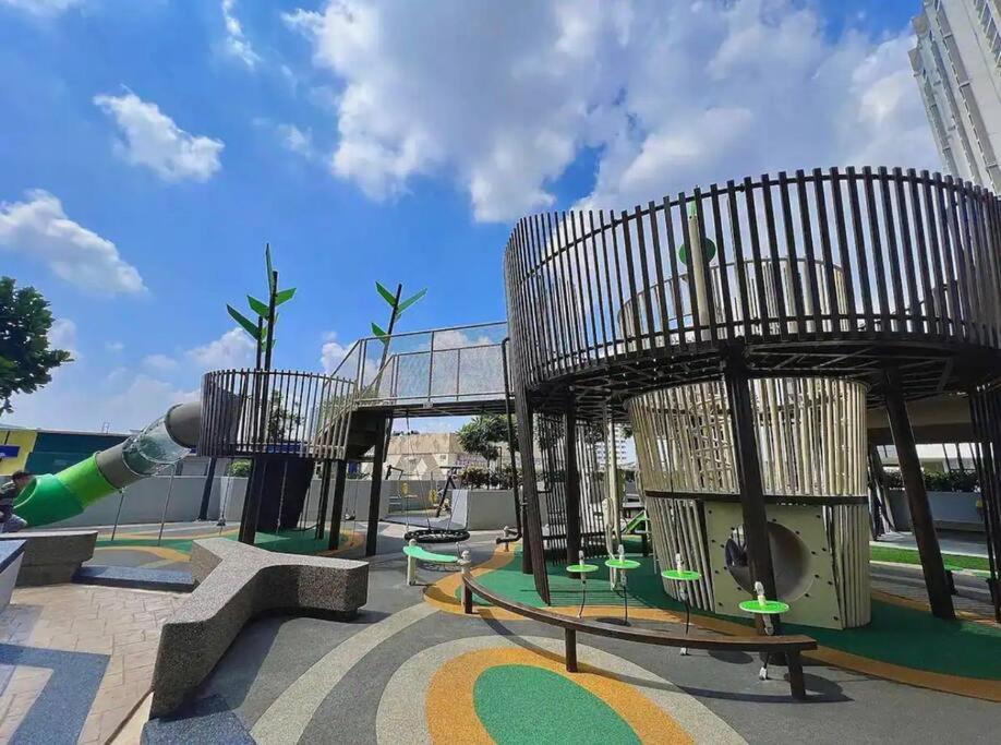 Sky Trees Bukit Indah netflix and wifi