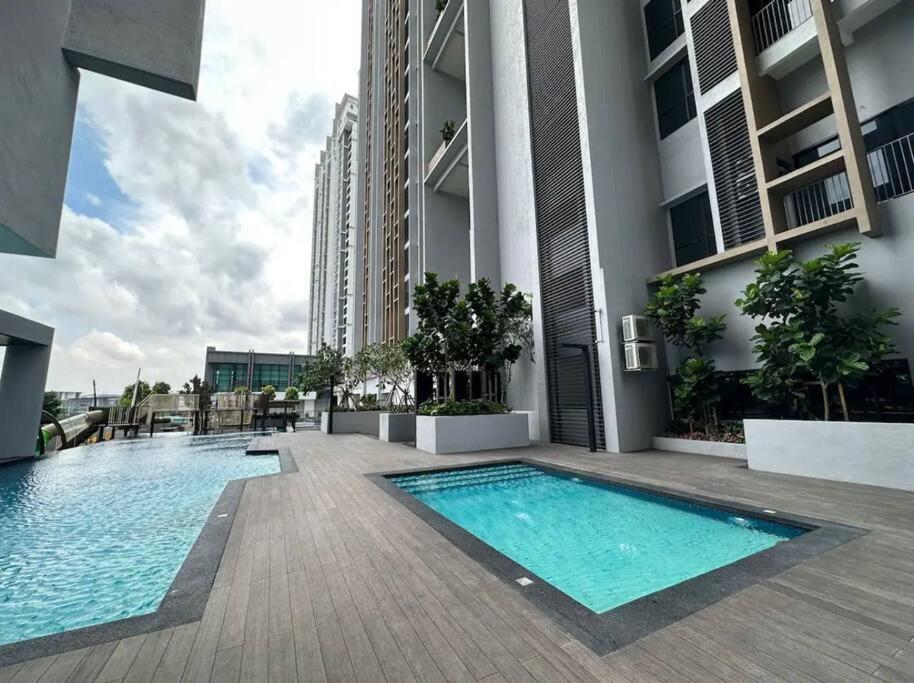 Sky Trees Bukit Indah netflix and wifi