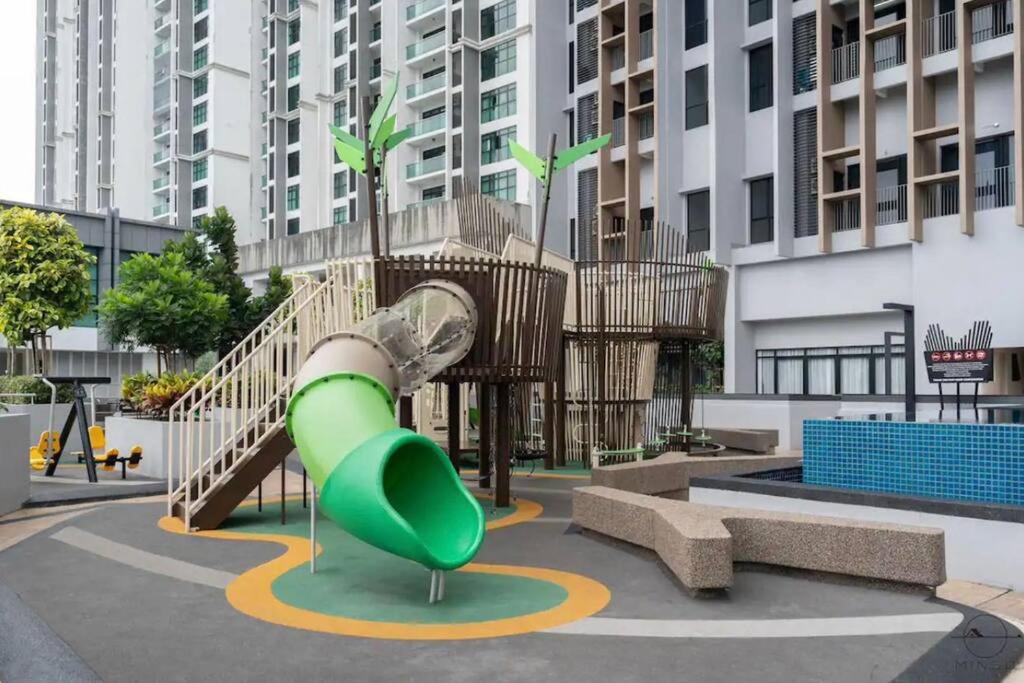 Sky Trees Bukit Indah netflix and wifi