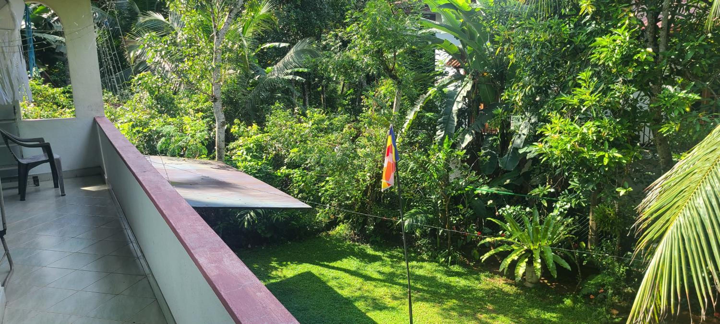 'Kolamba Gedara' green apartment