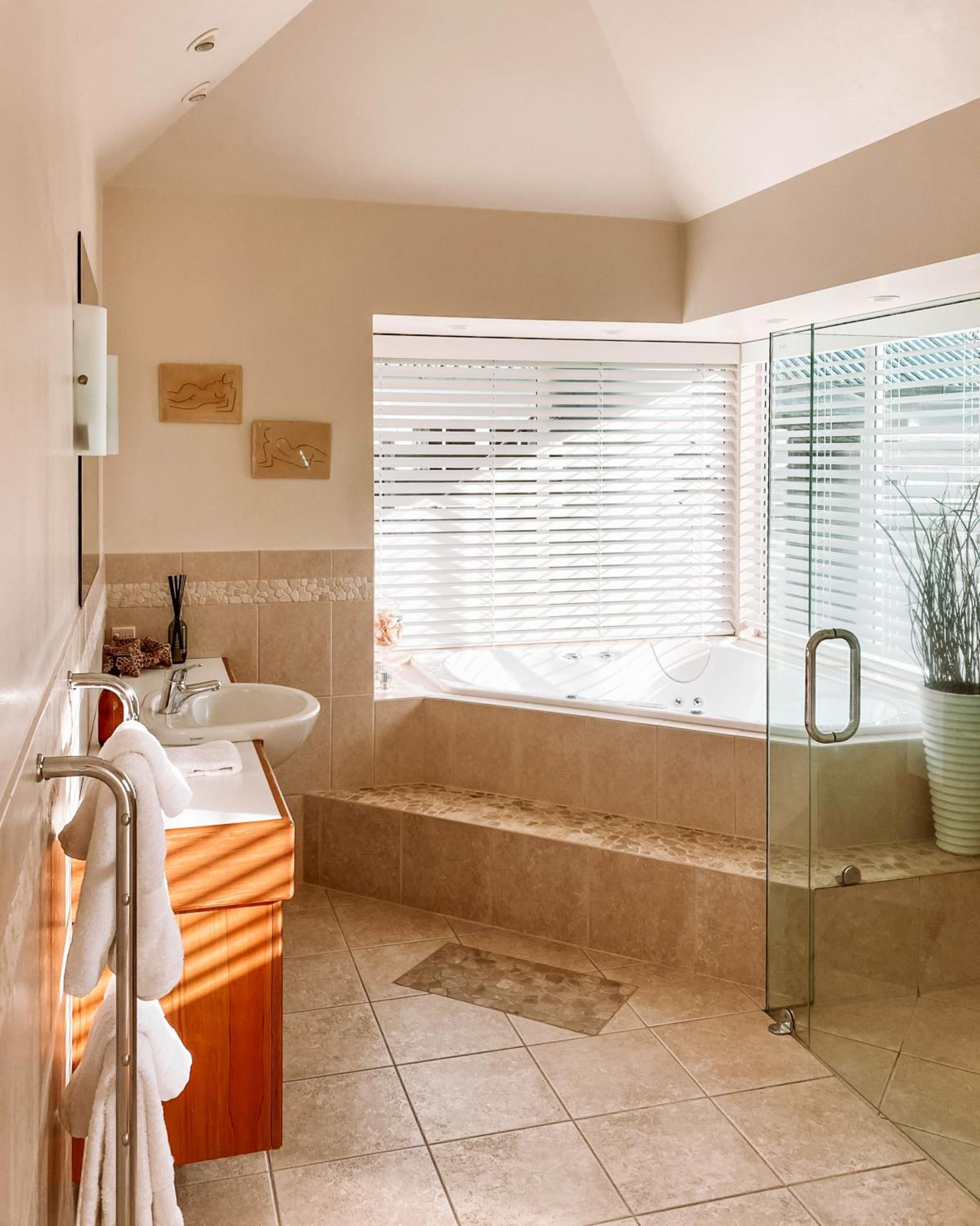 Russell Wharf House - Strand Apartment view 4