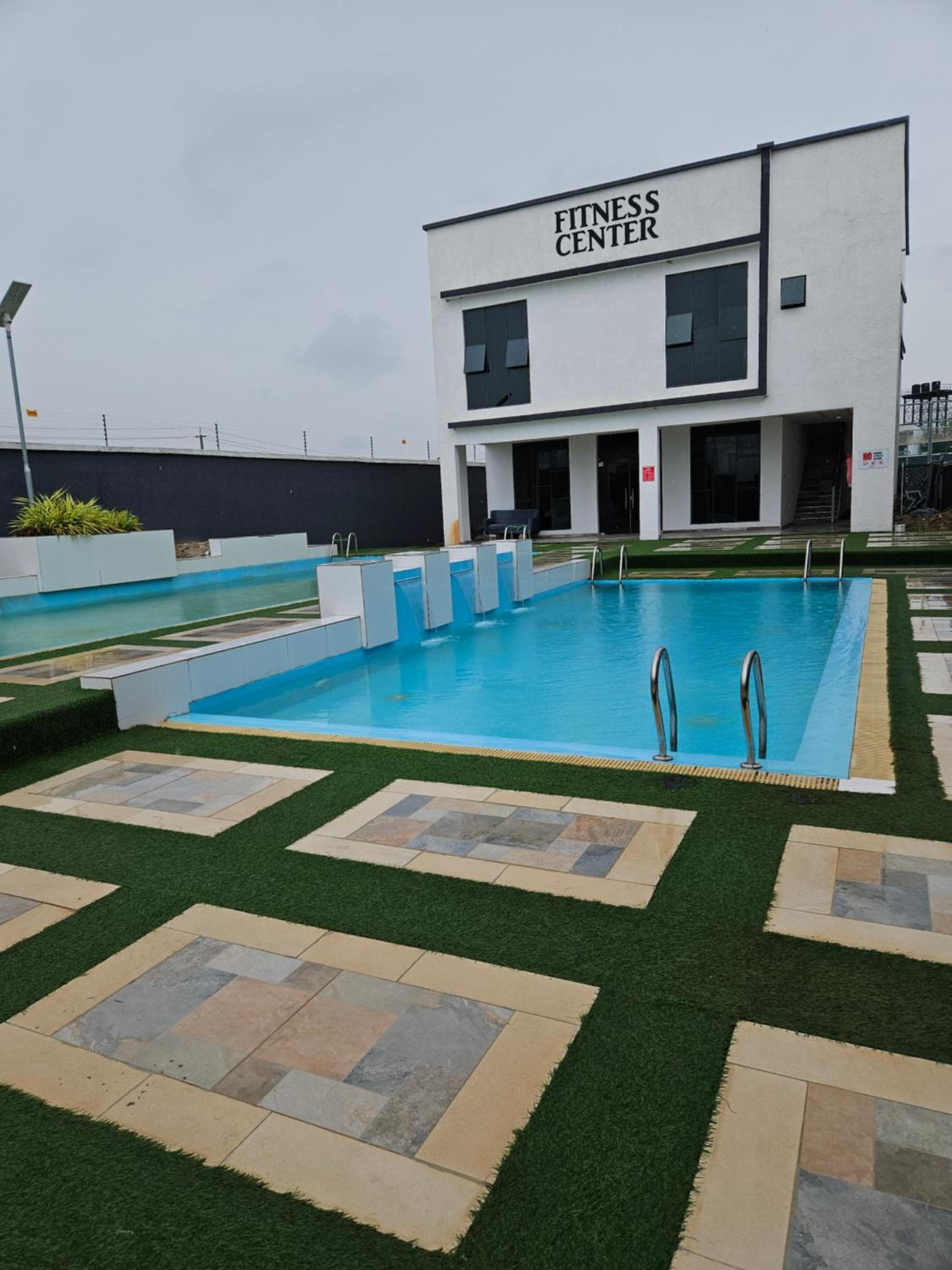 Grandeur Royal Apartments view 5