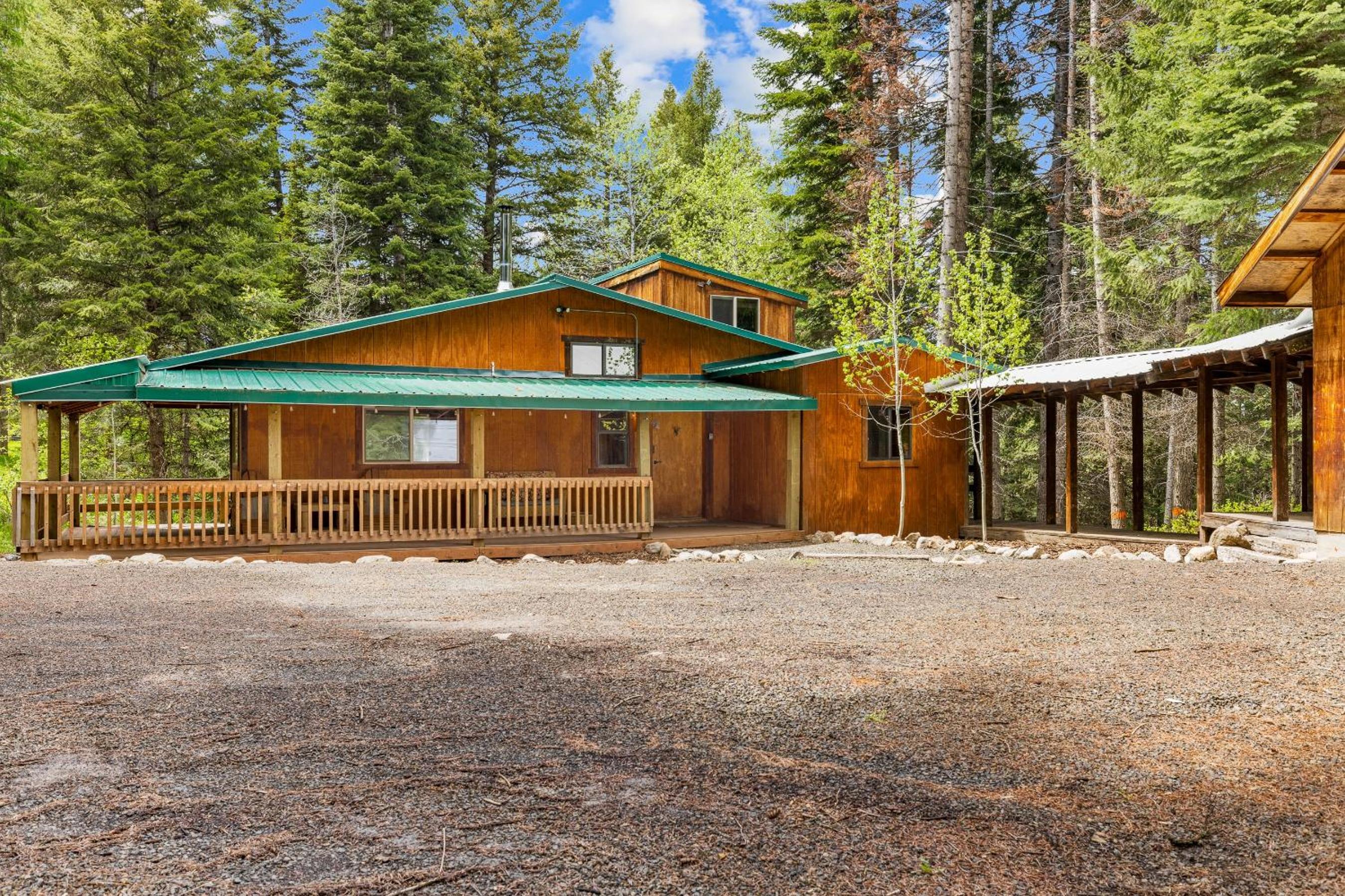 New! Dew Drop Inn - Pet Friendly, 5-min walk to river access view 4