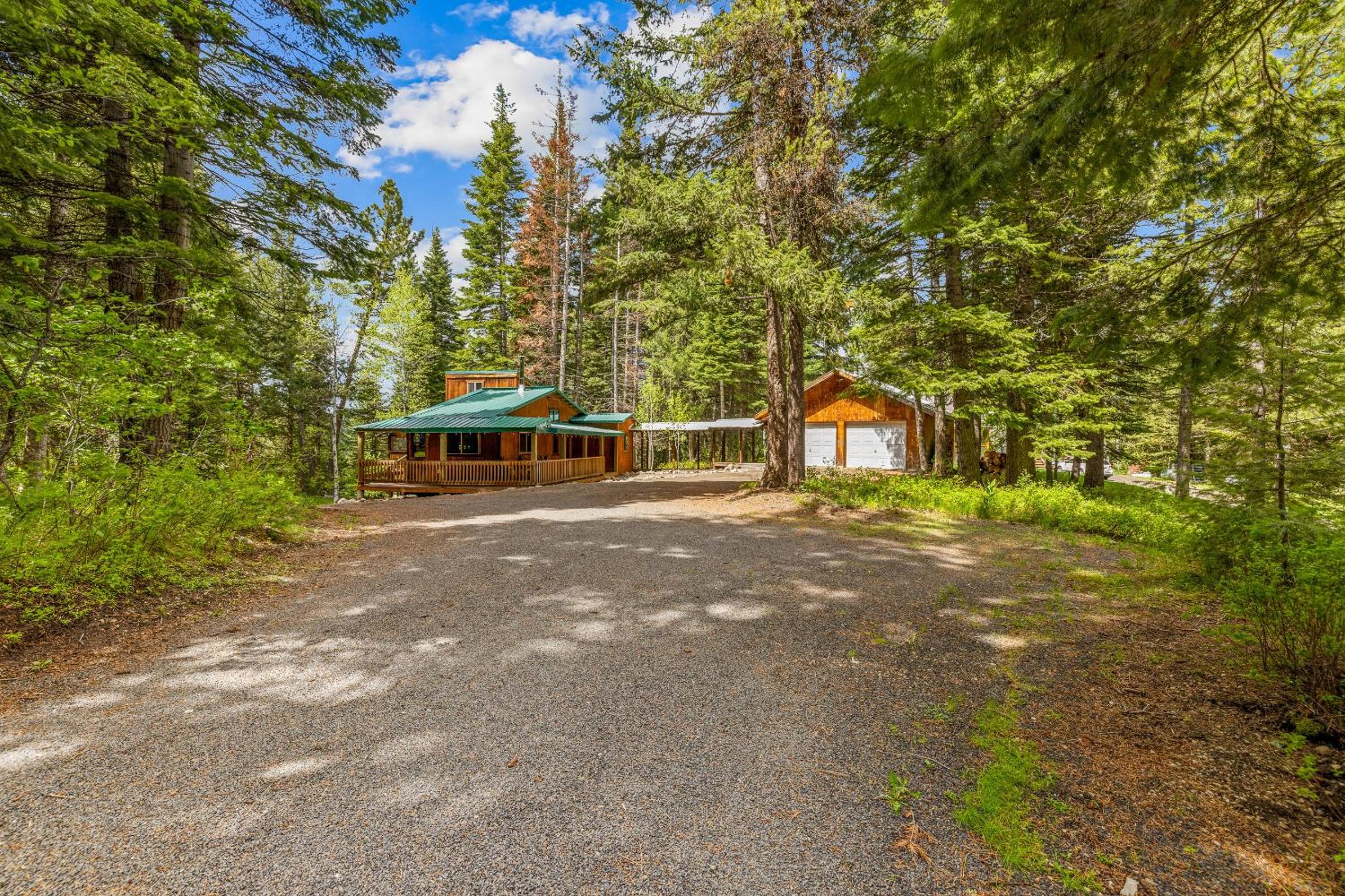 New! Dew Drop Inn - Pet Friendly, 5-min walk to river access view 5