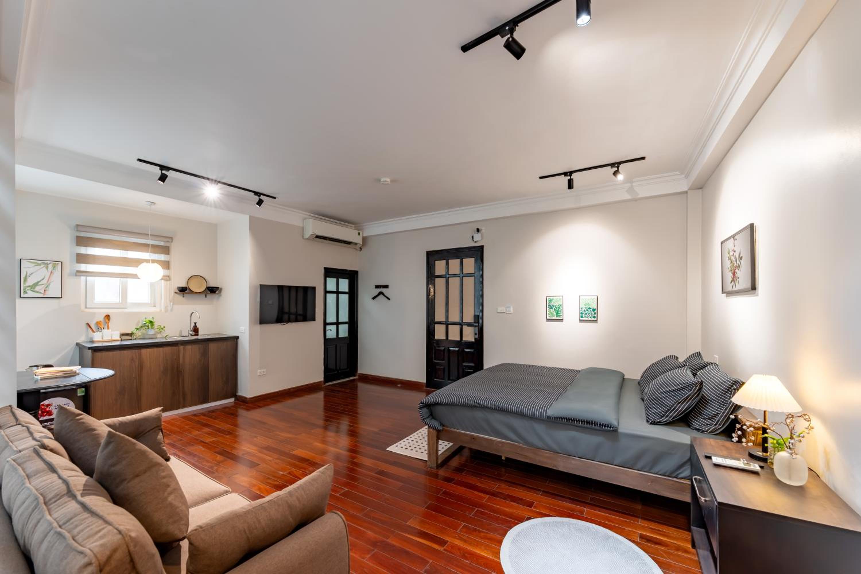 Old Quarter-Private Quiet Central Entire Rental-Peaceful Central Suites