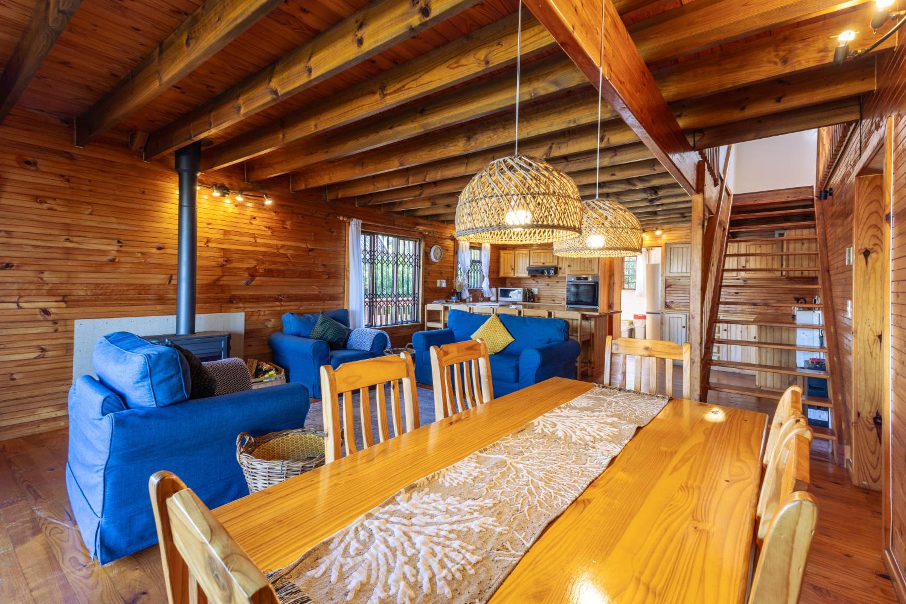 Lark House, Peaceful Mountain Home with Wonderful Ocean Views