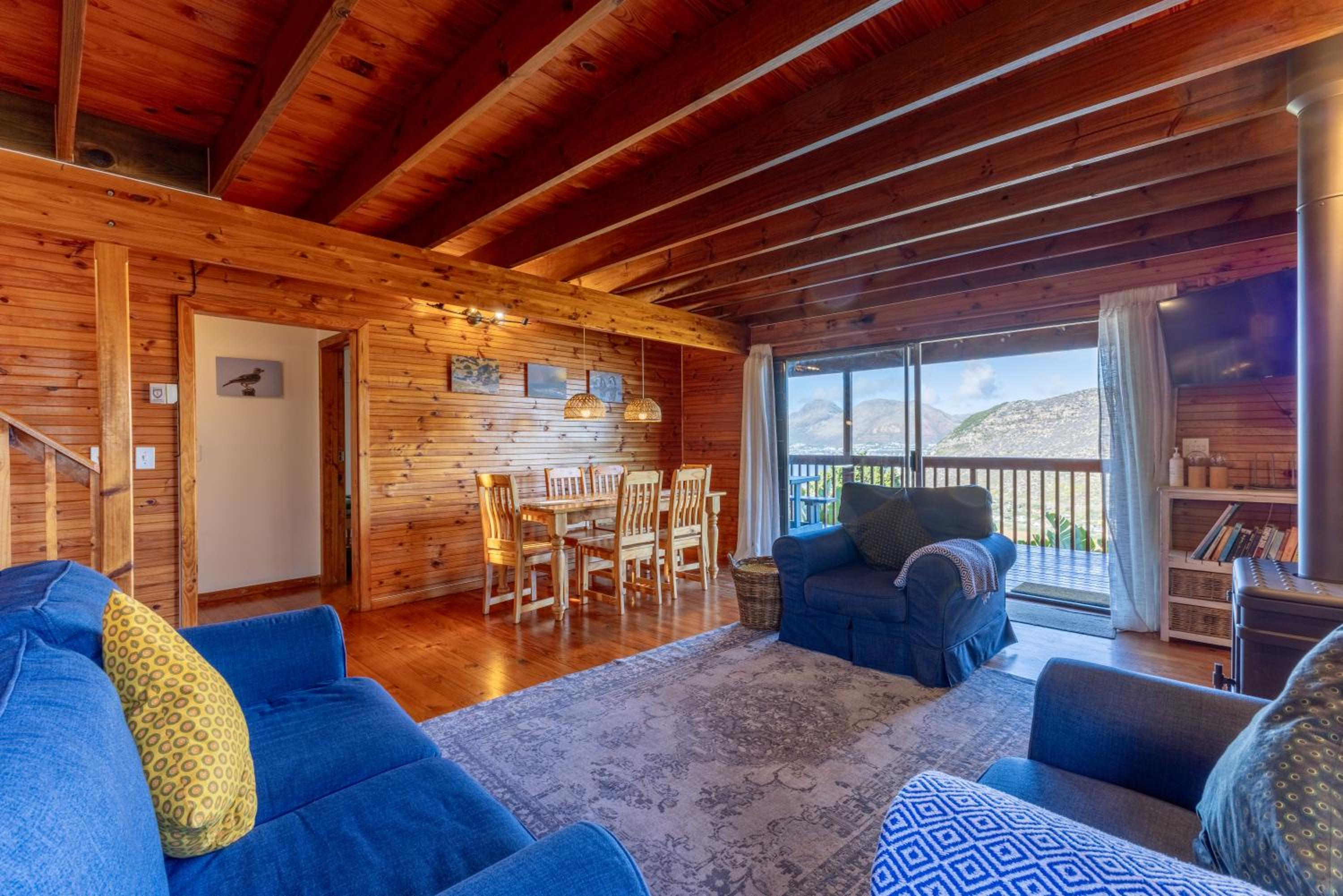 Lark House, Peaceful Mountain Home with Wonderful Ocean Views